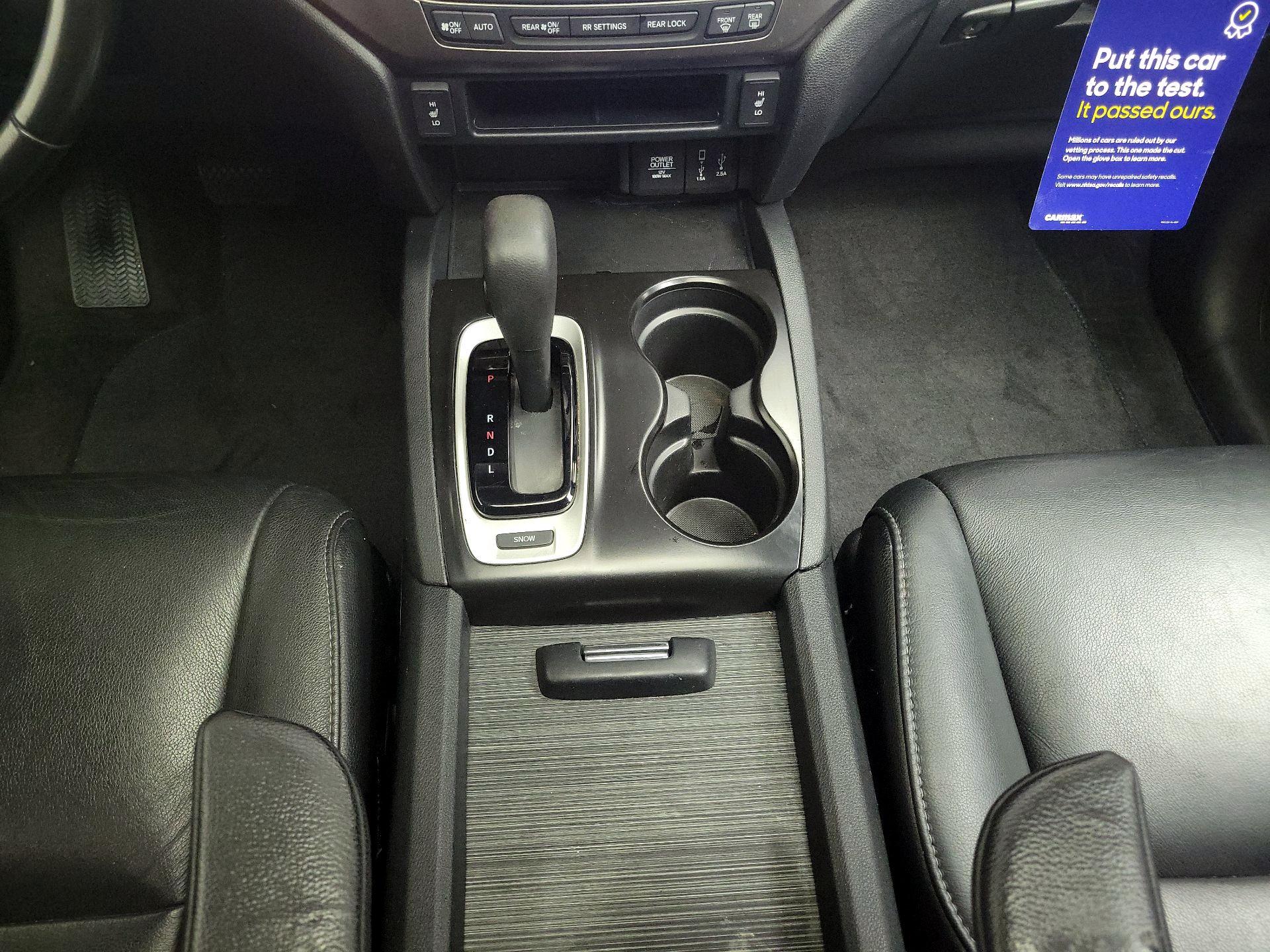 Thumbnail: 2017 Honda Pilot - 17