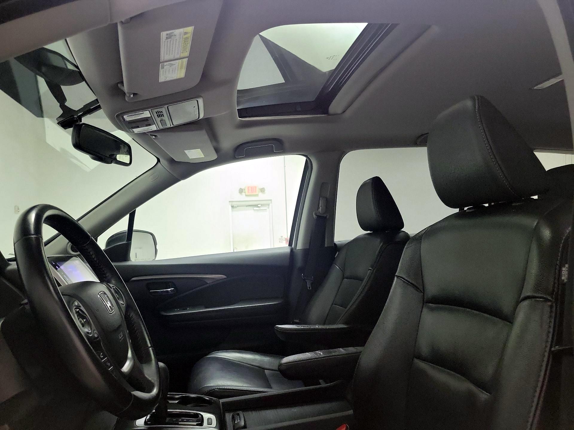 Thumbnail: 2017 Honda Pilot - 19