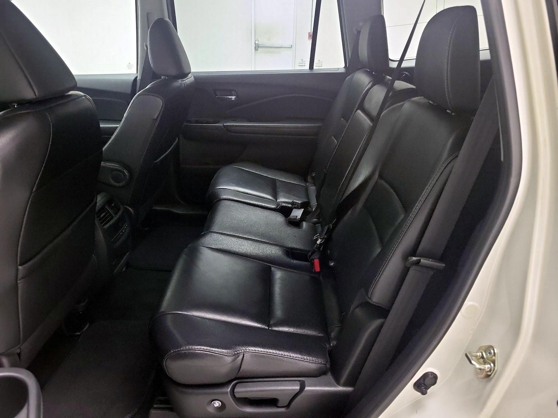 Thumbnail: 2017 Honda Pilot - 20