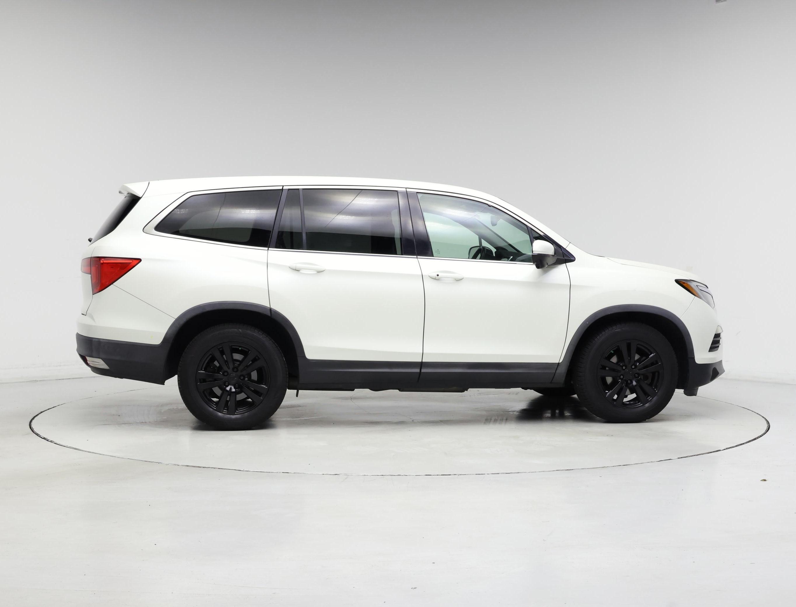 Thumbnail: 2017 Honda Pilot - 7