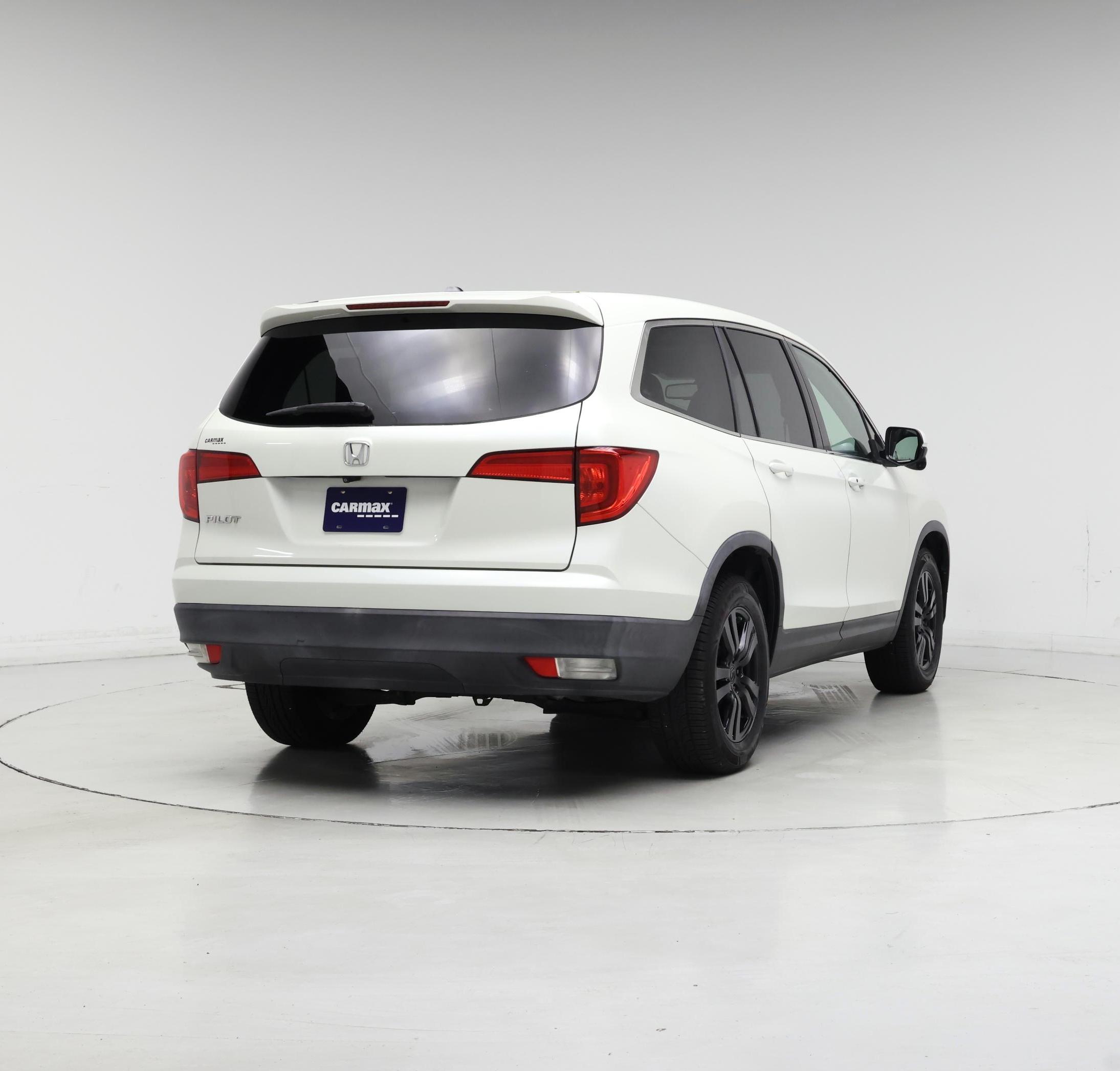 Thumbnail: 2017 Honda Pilot - 8