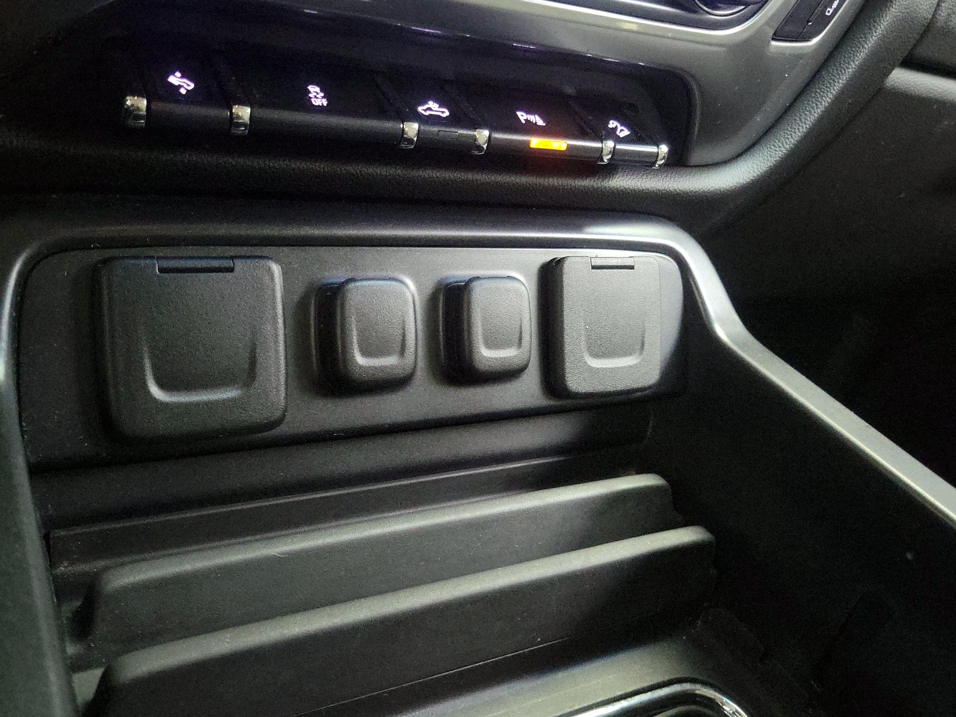 Thumbnail: 2015 Chevrolet Silverado 1500 - 18