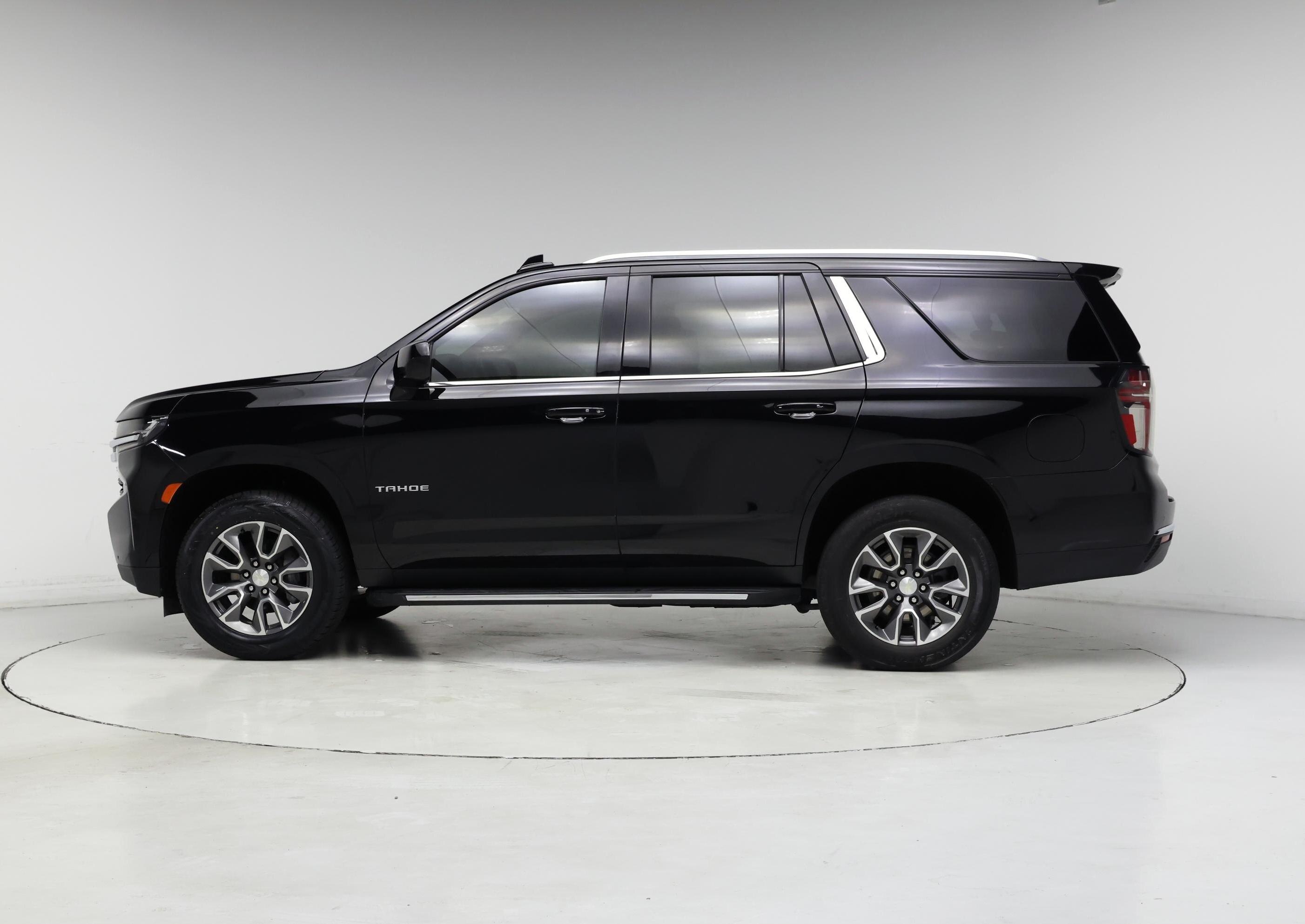 Thumbnail: 2022 Chevrolet Tahoe - 3
