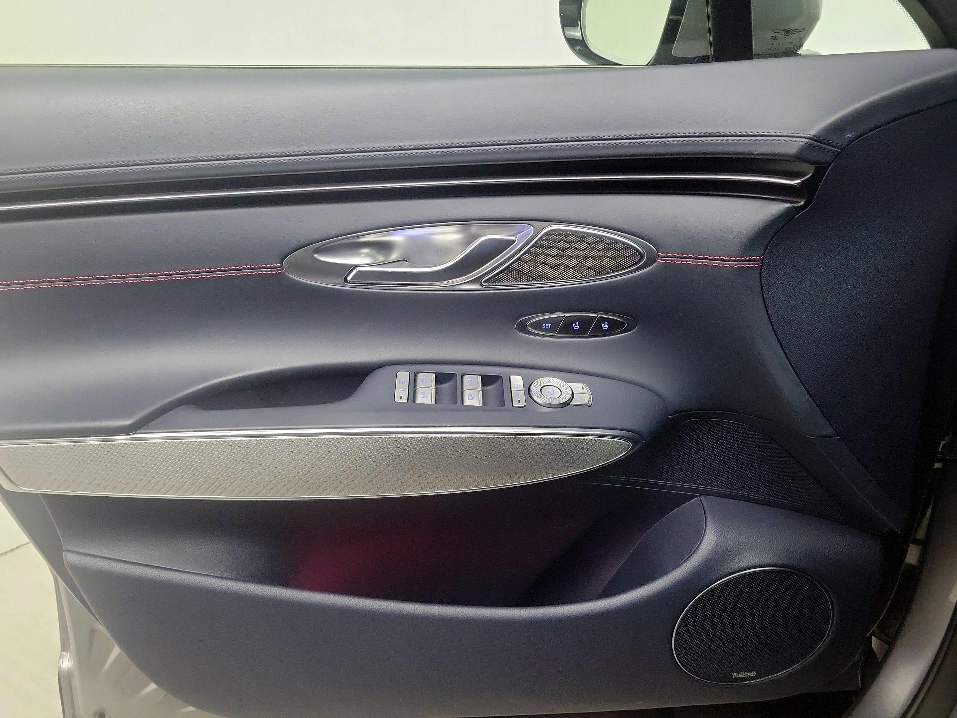 Thumbnail: 2023 Genesis GV70 - 12