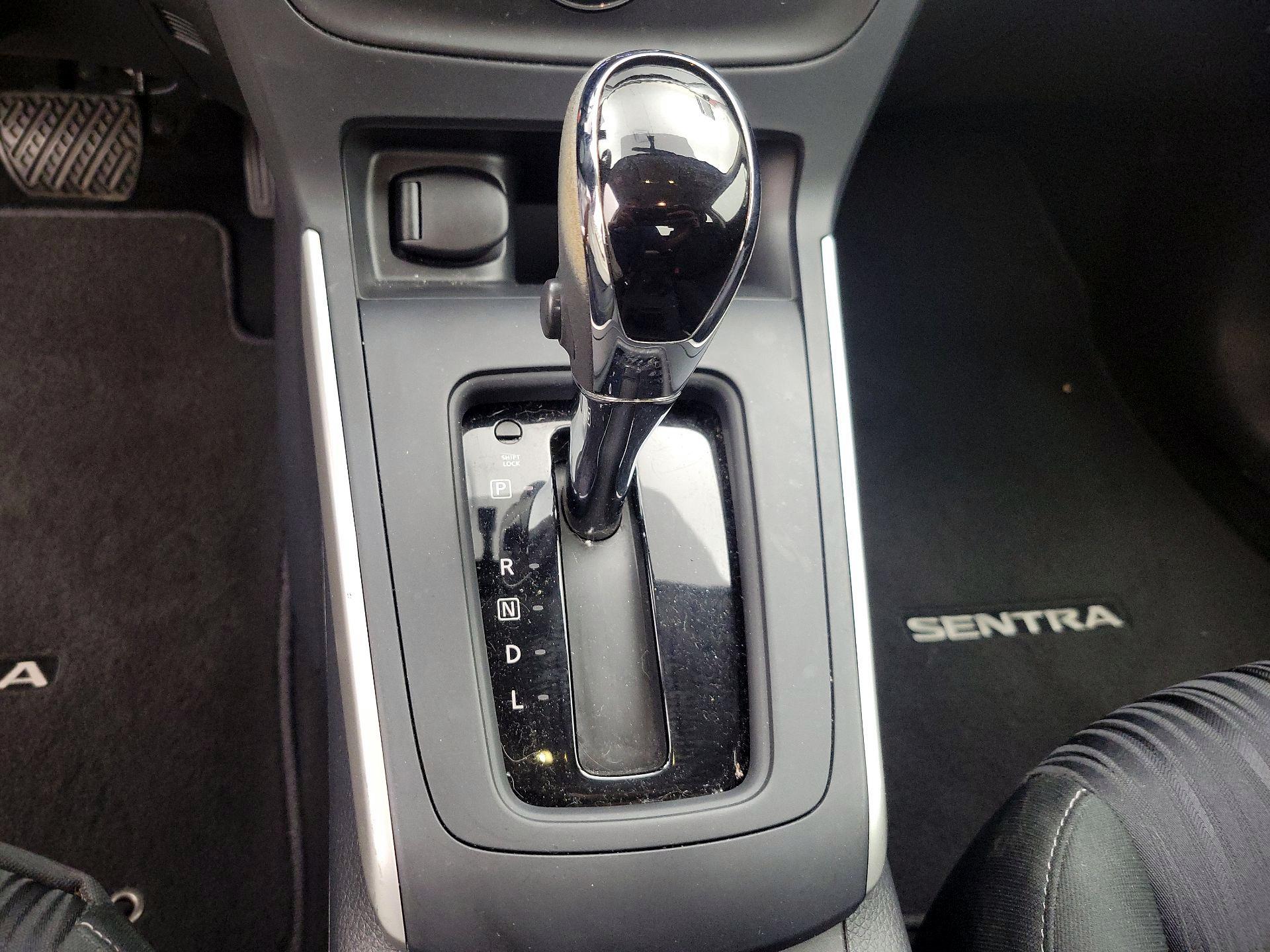 Thumbnail: 2019 Nissan Sentra - 17
