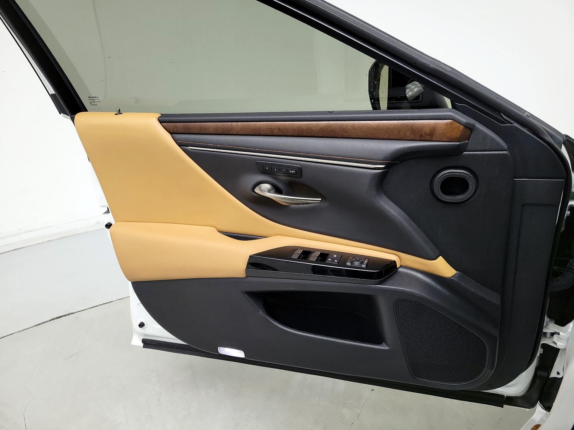 Thumbnail: 2023 Lexus ES - 12
