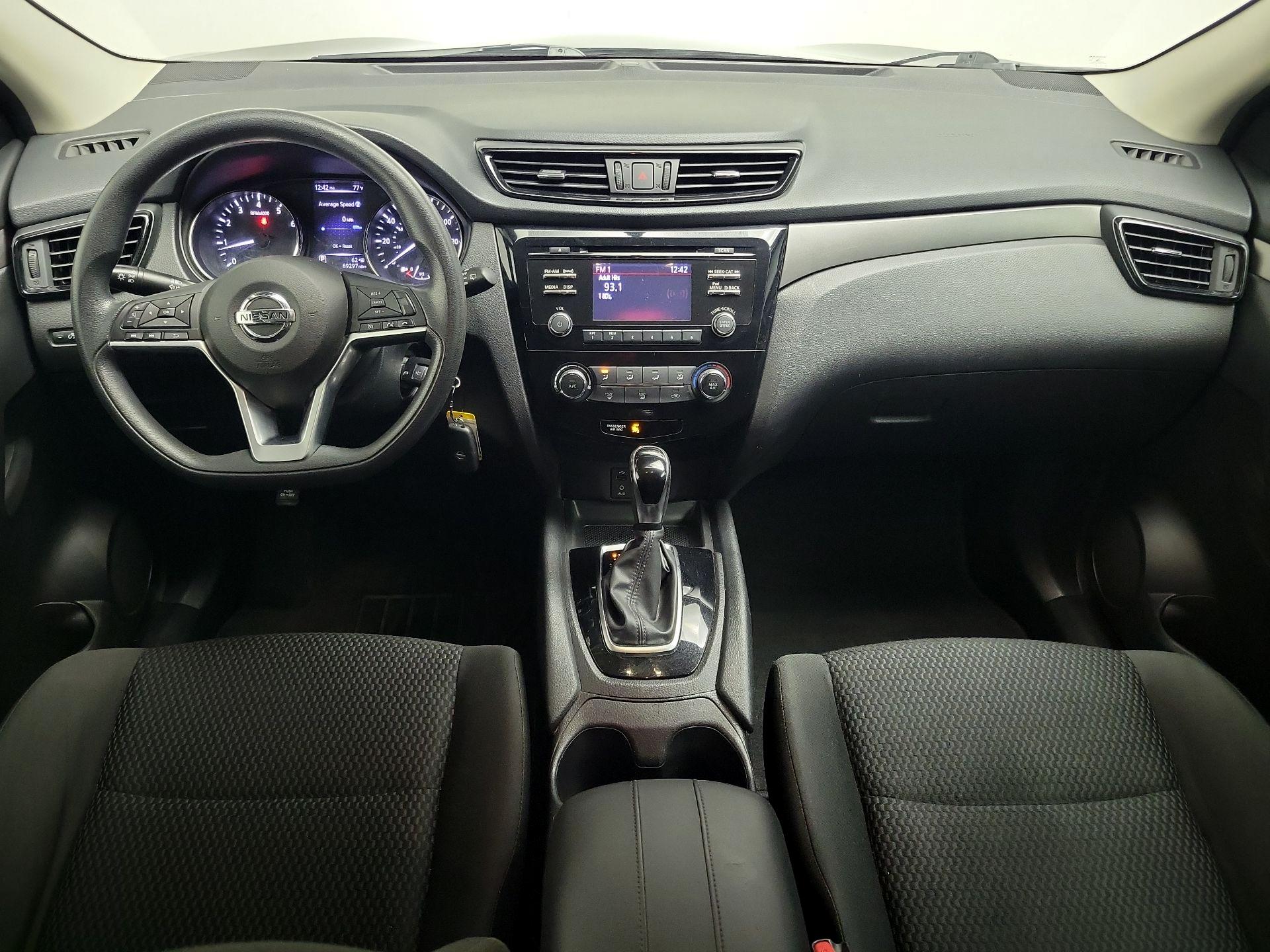 Thumbnail: 2017 Nissan Rogue Sport - 9