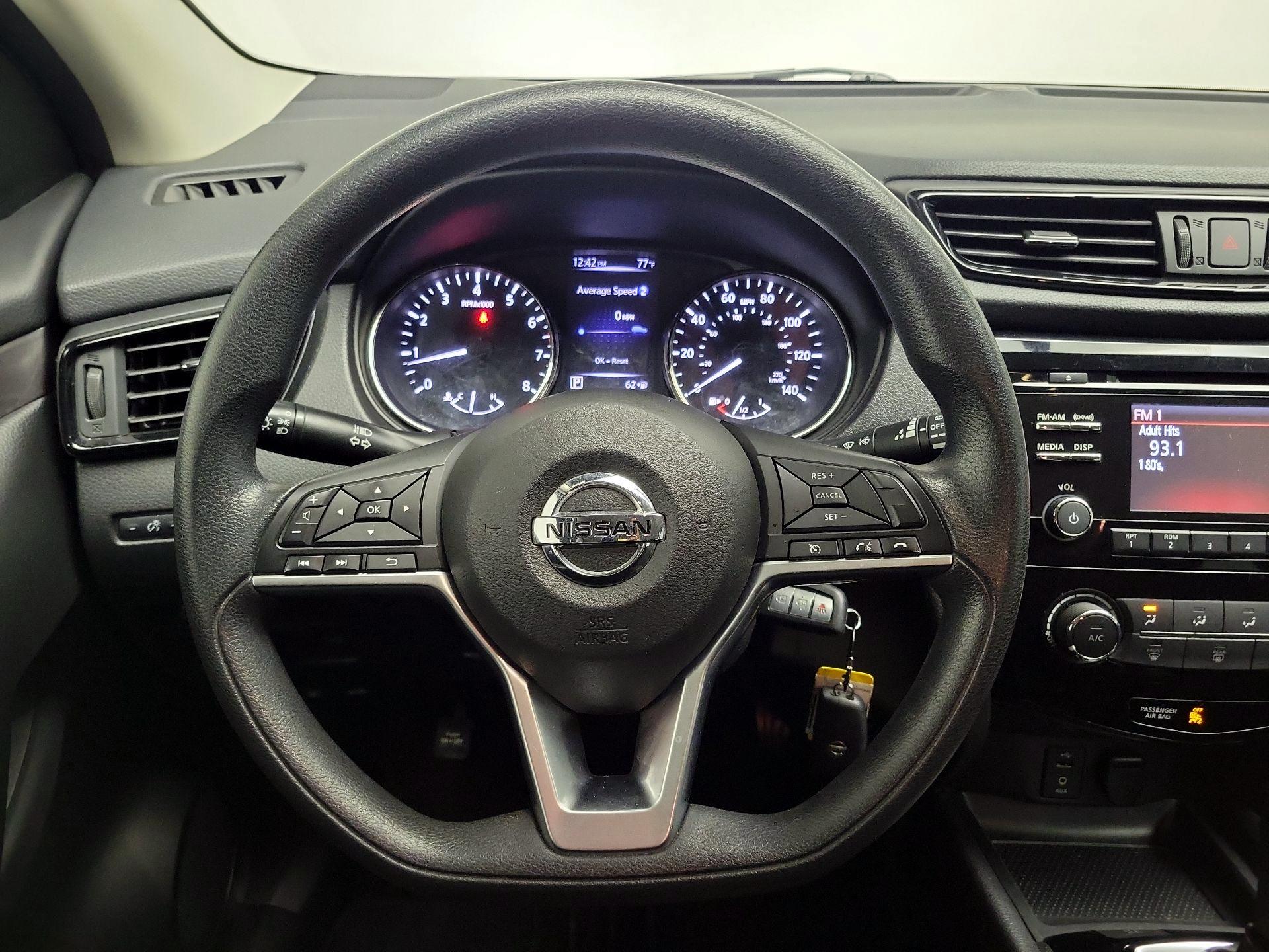 Thumbnail: 2017 Nissan Rogue Sport - 10