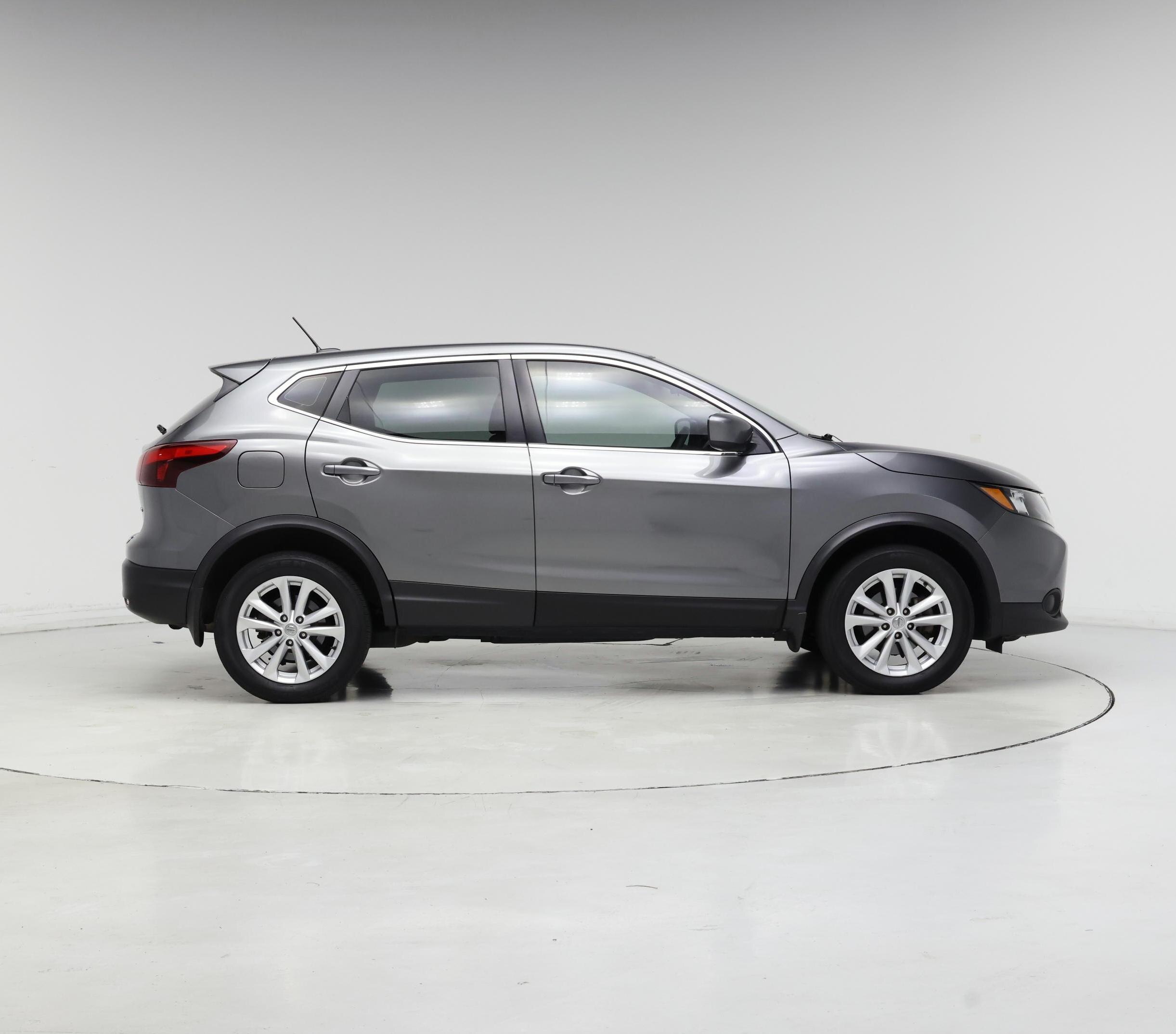 Thumbnail: 2017 Nissan Rogue Sport - 7