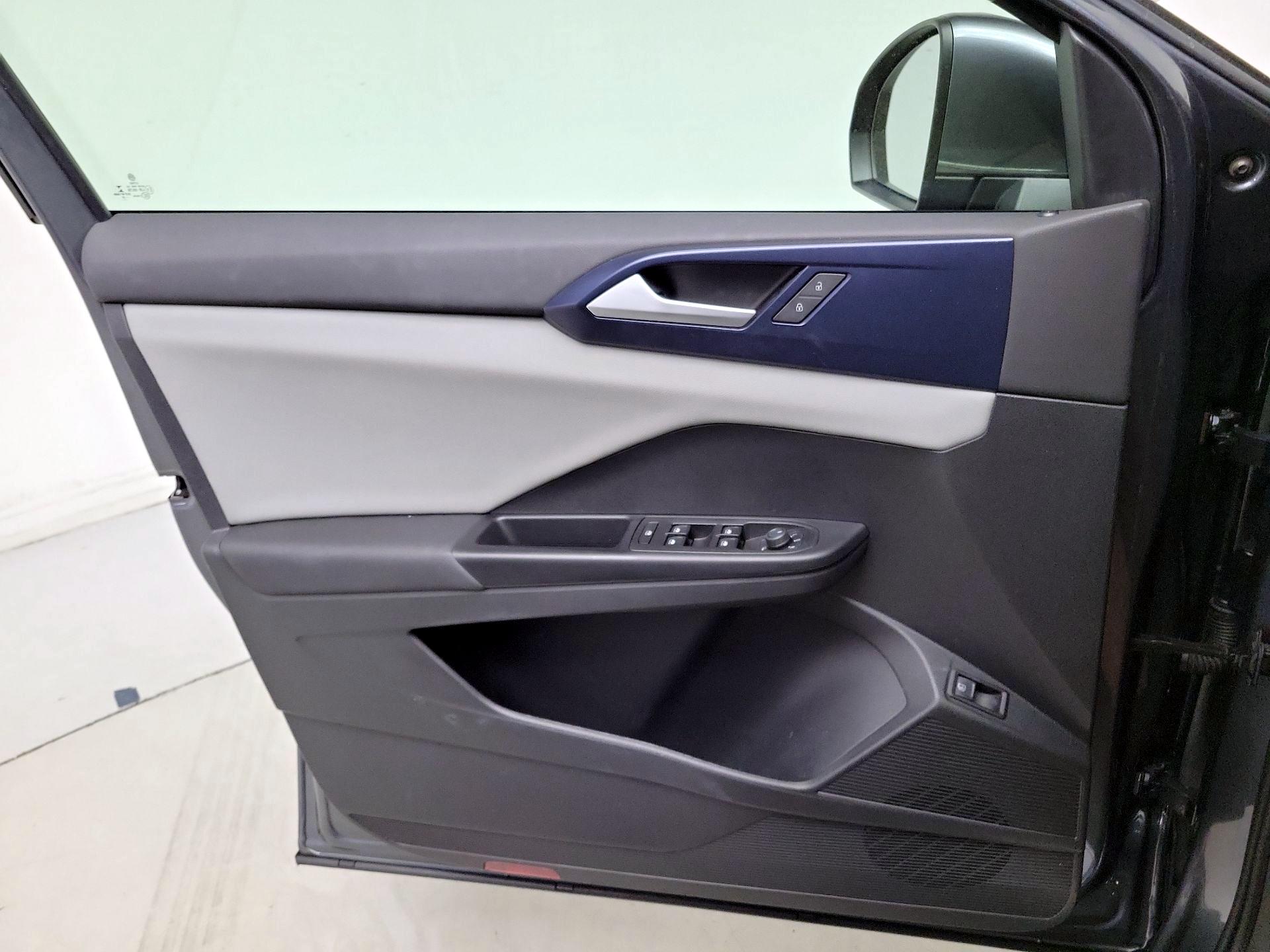 Thumbnail: 2022 Volkswagen Taos - 12