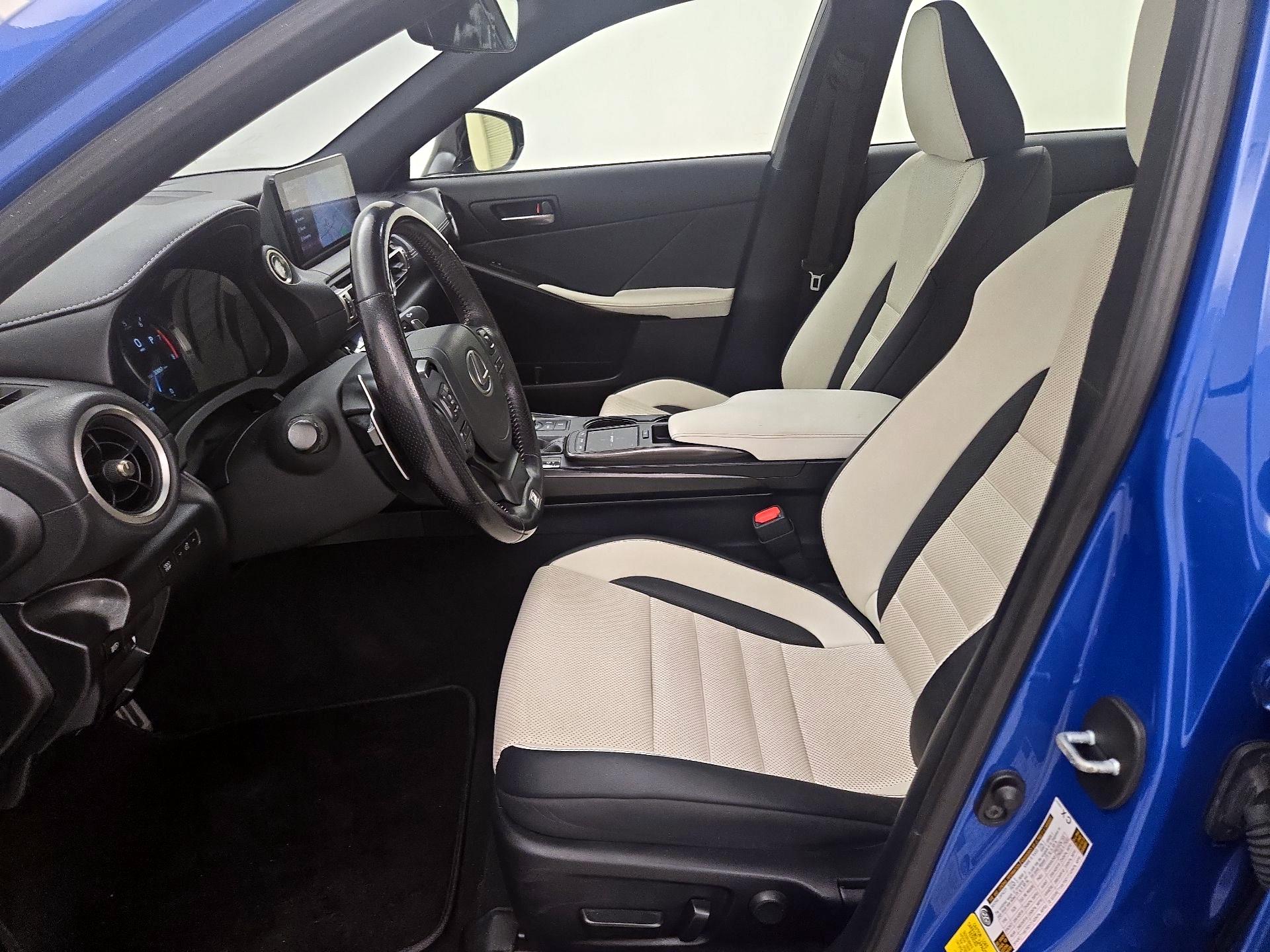 Thumbnail: 2022 Lexus IS - 11