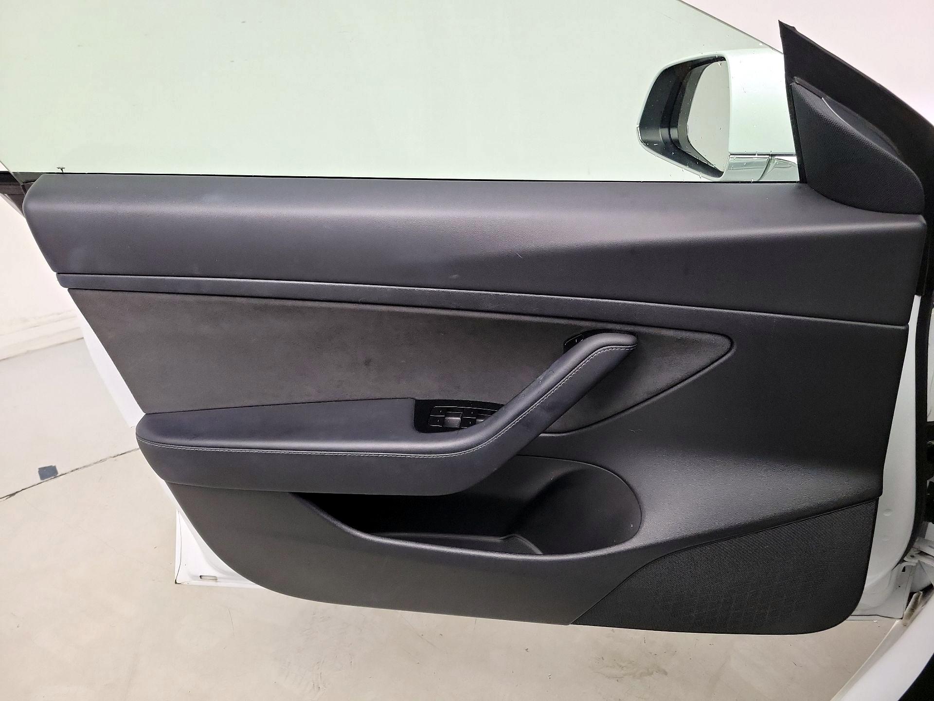 Thumbnail: 2020 Tesla Model 3 - 12