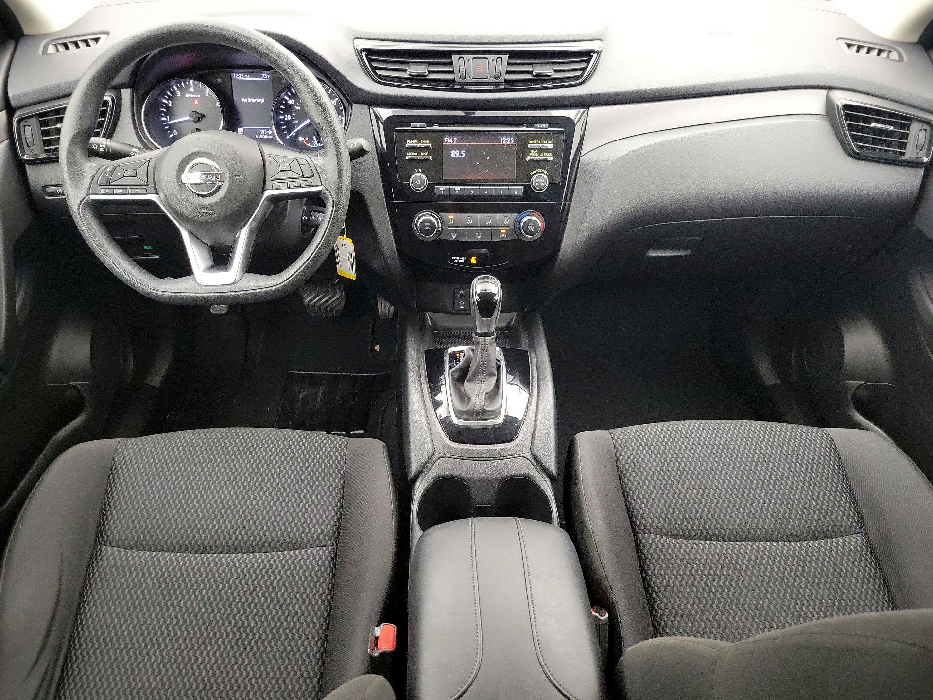 Thumbnail: 2017 Nissan Rogue Sport - 9