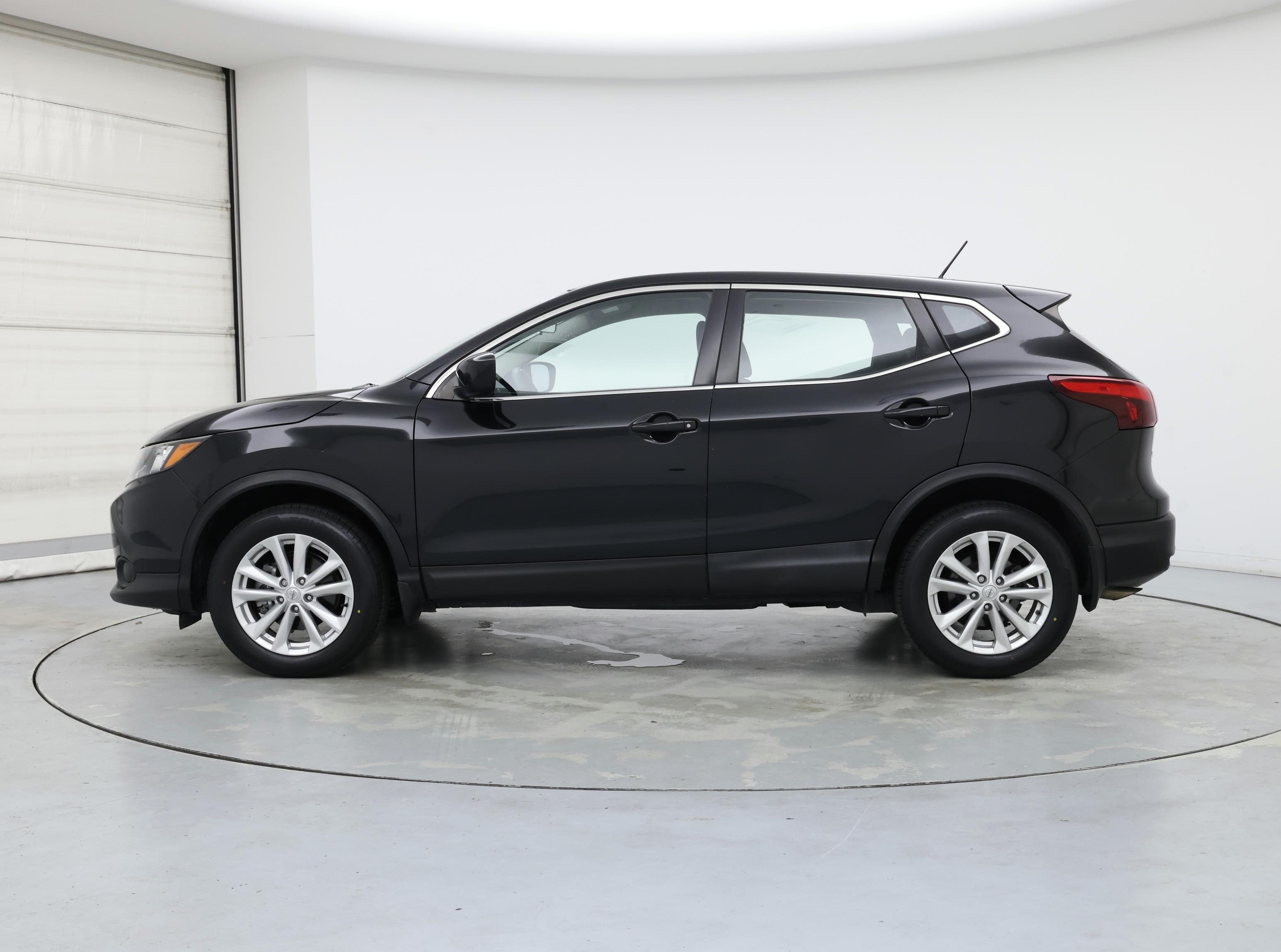 Thumbnail: 2017 Nissan Rogue Sport - 3