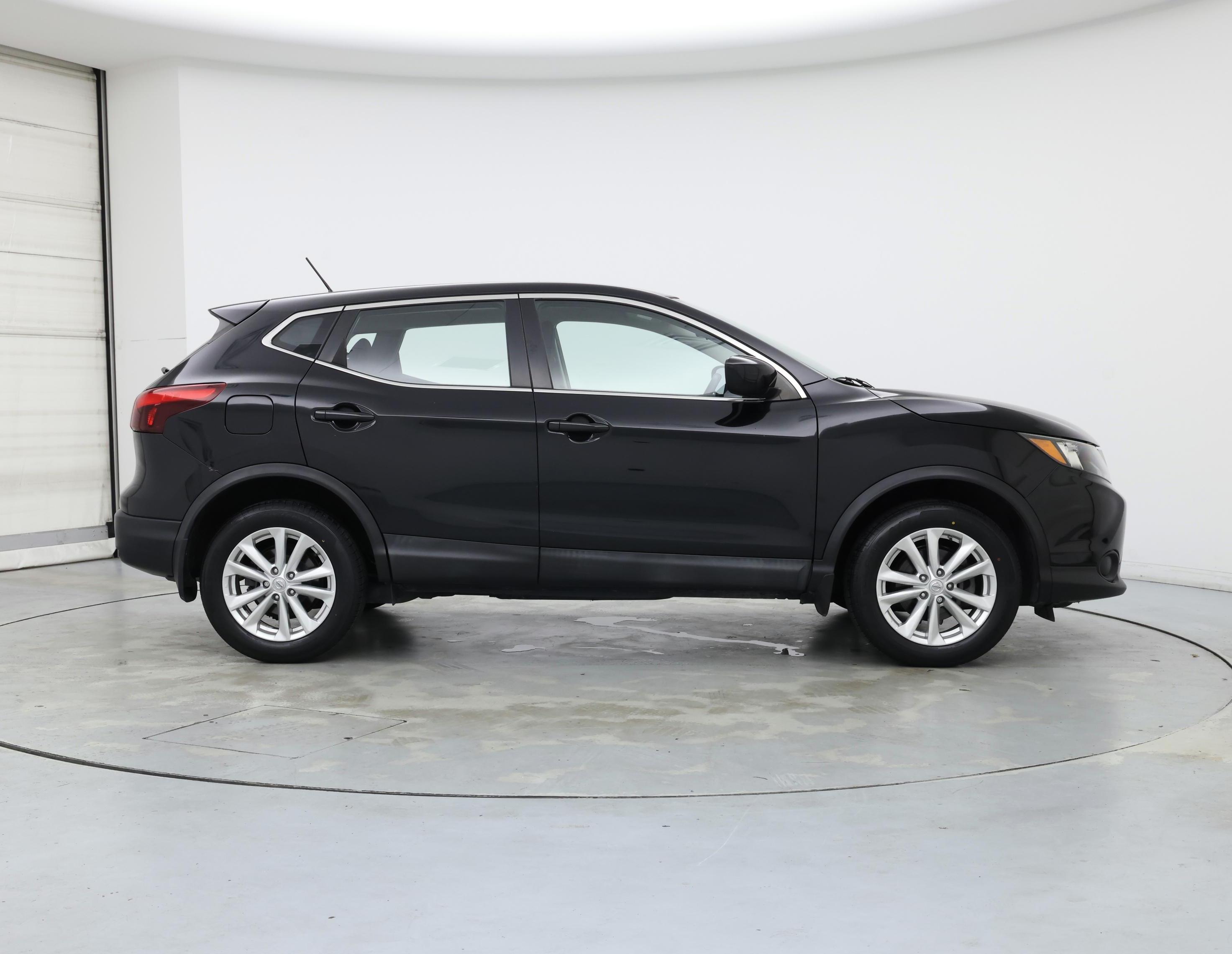 Thumbnail: 2017 Nissan Rogue Sport - 7