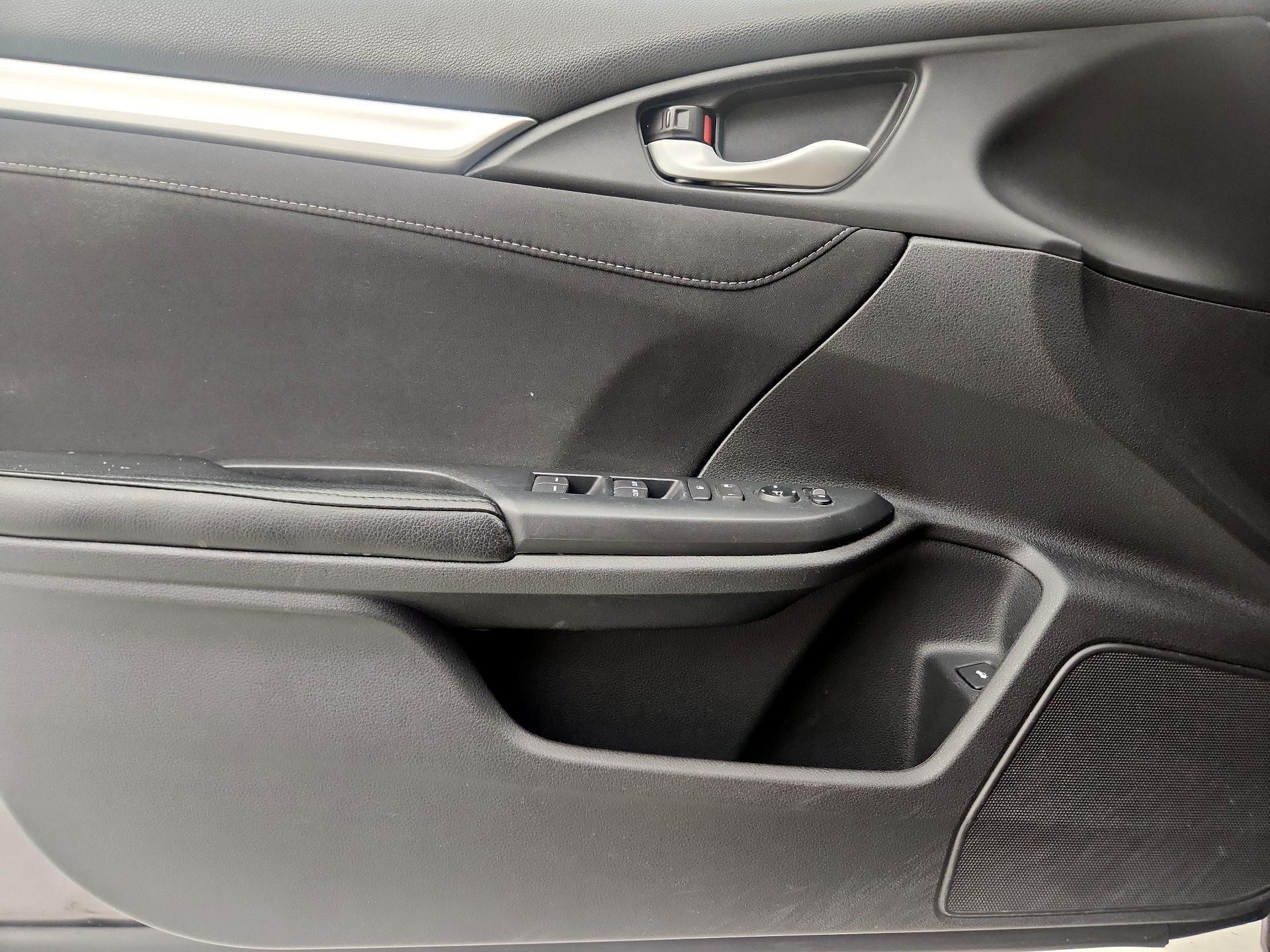 Thumbnail: 2016 Honda Civic - 12