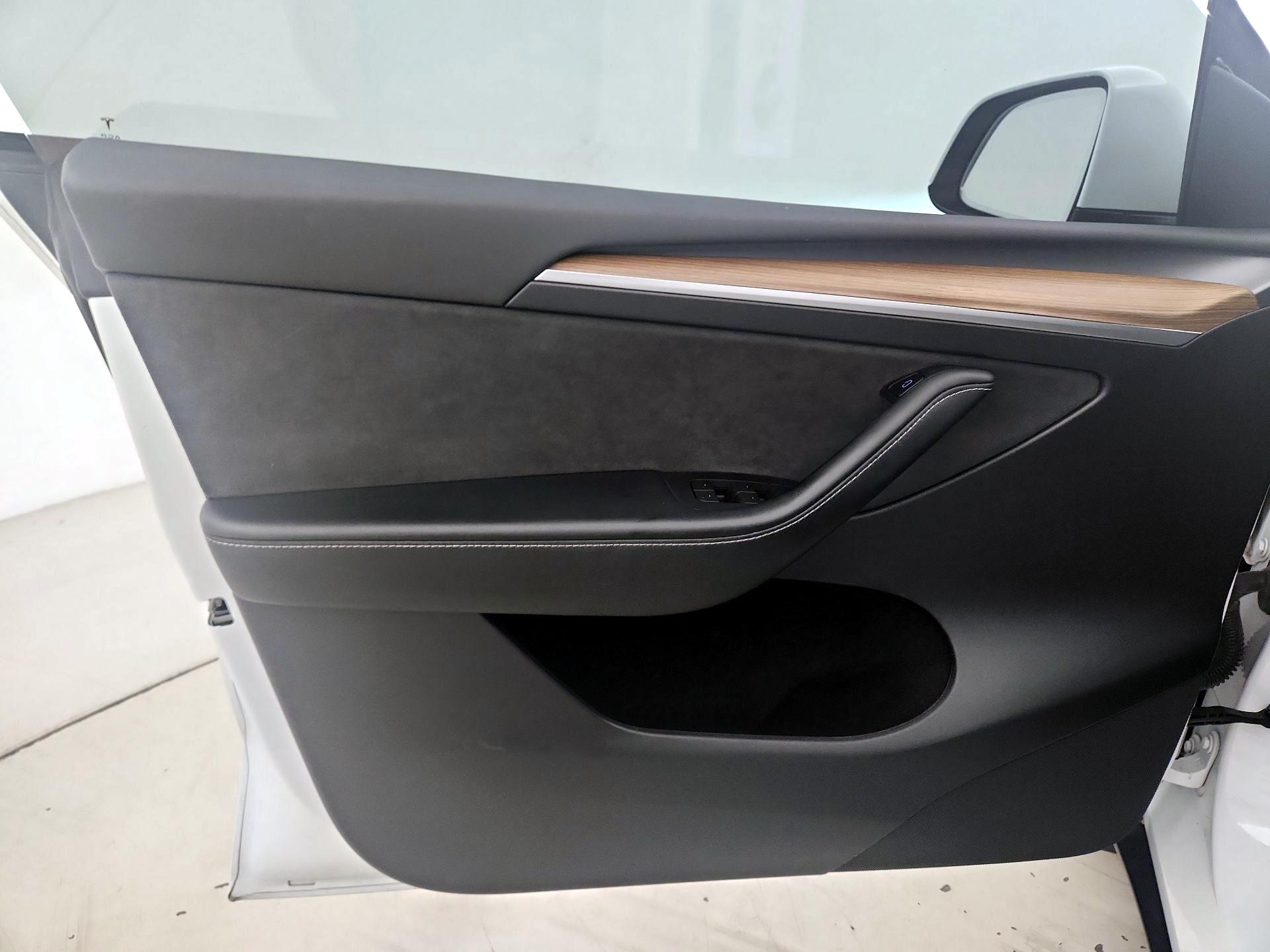 Thumbnail: 2023 Tesla Model Y - 12