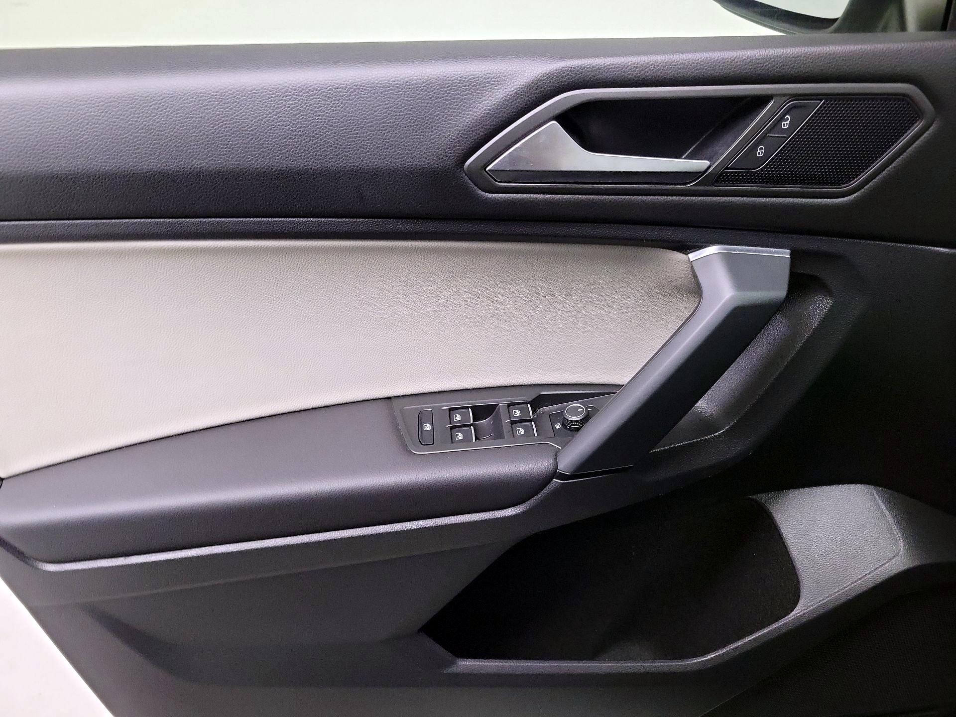 Thumbnail: 2019 Volkswagen Tiguan - 12