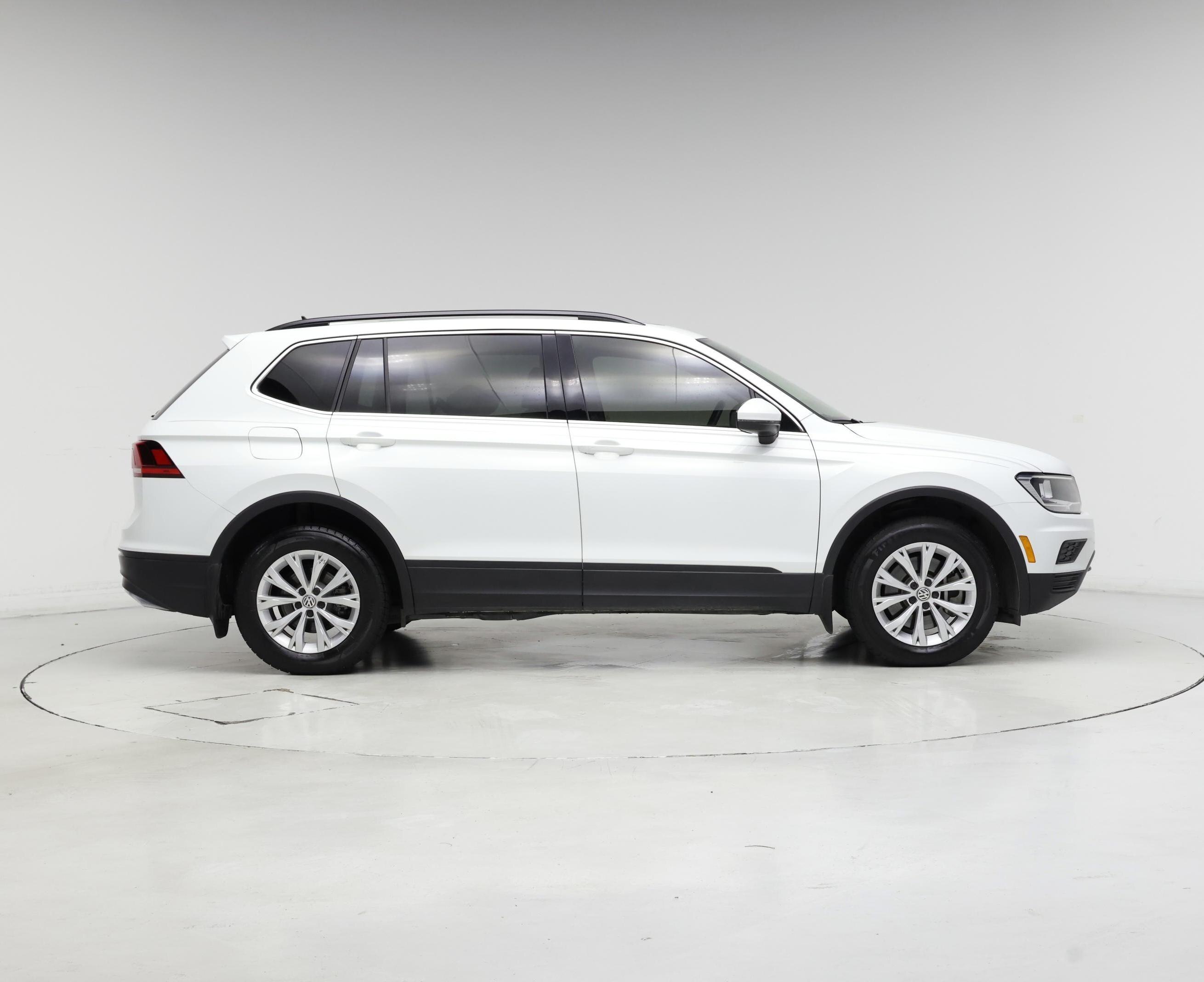 Thumbnail: 2019 Volkswagen Tiguan - 7