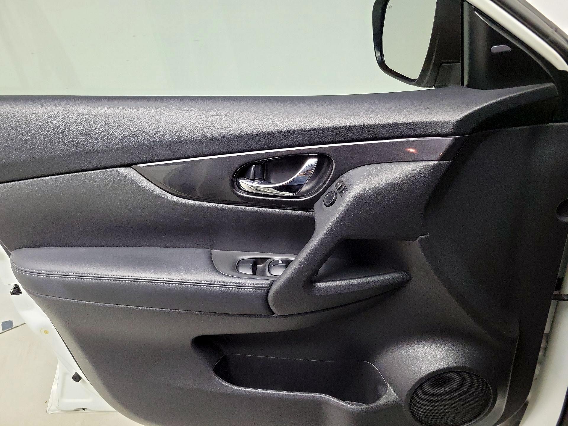 Thumbnail: 2020 Nissan Rogue - 12