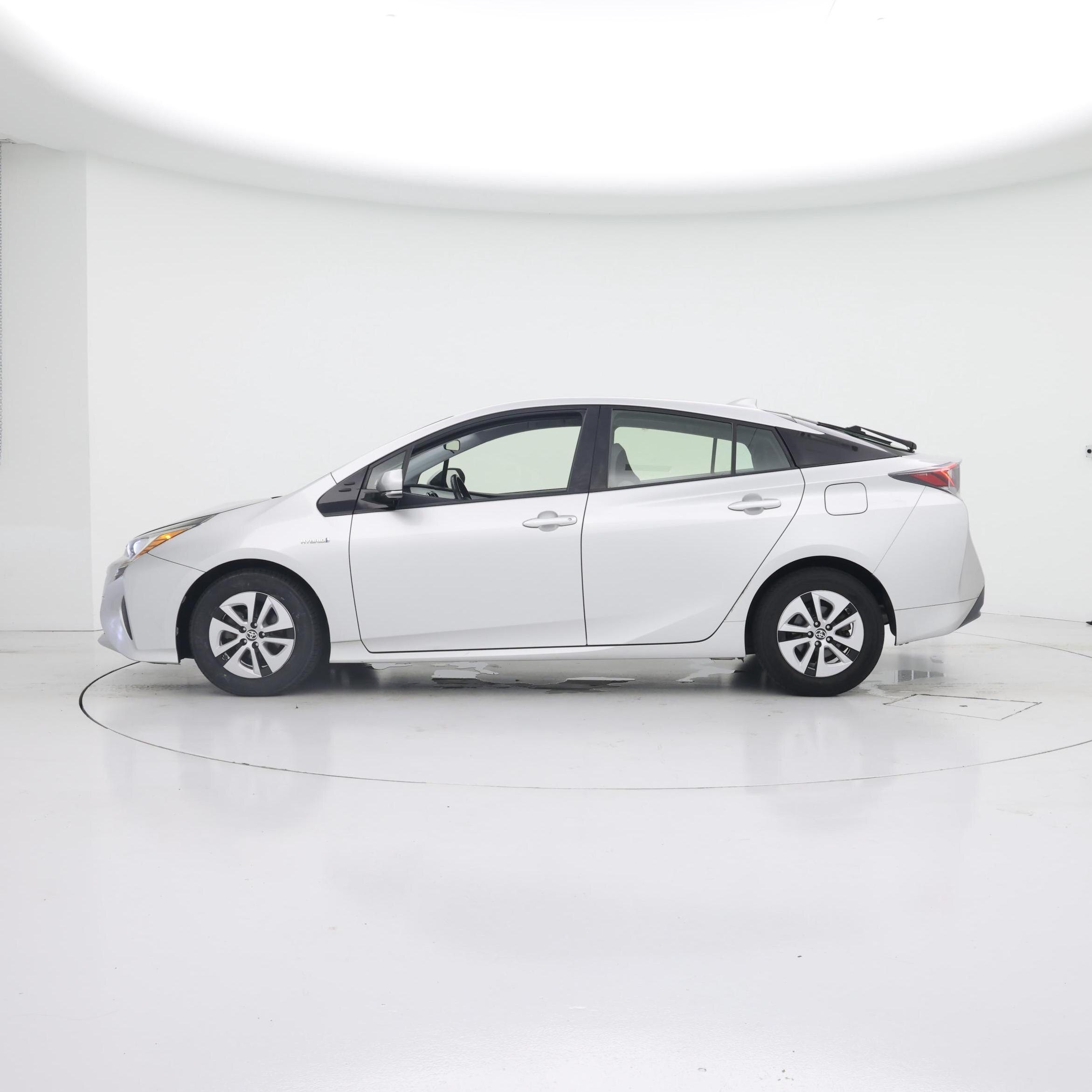 Thumbnail: 2017 Toyota Prius - 3