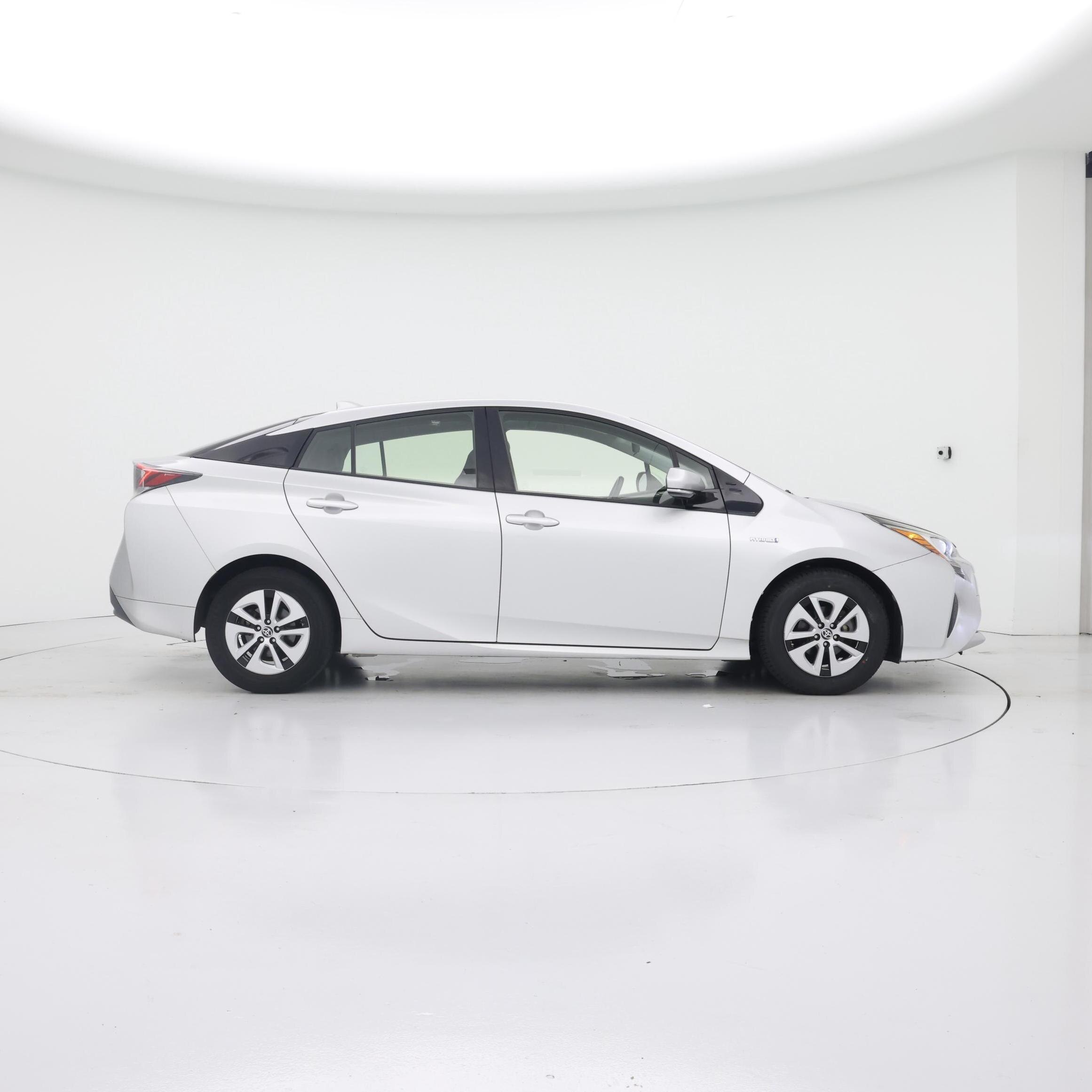 Thumbnail: 2017 Toyota Prius - 7