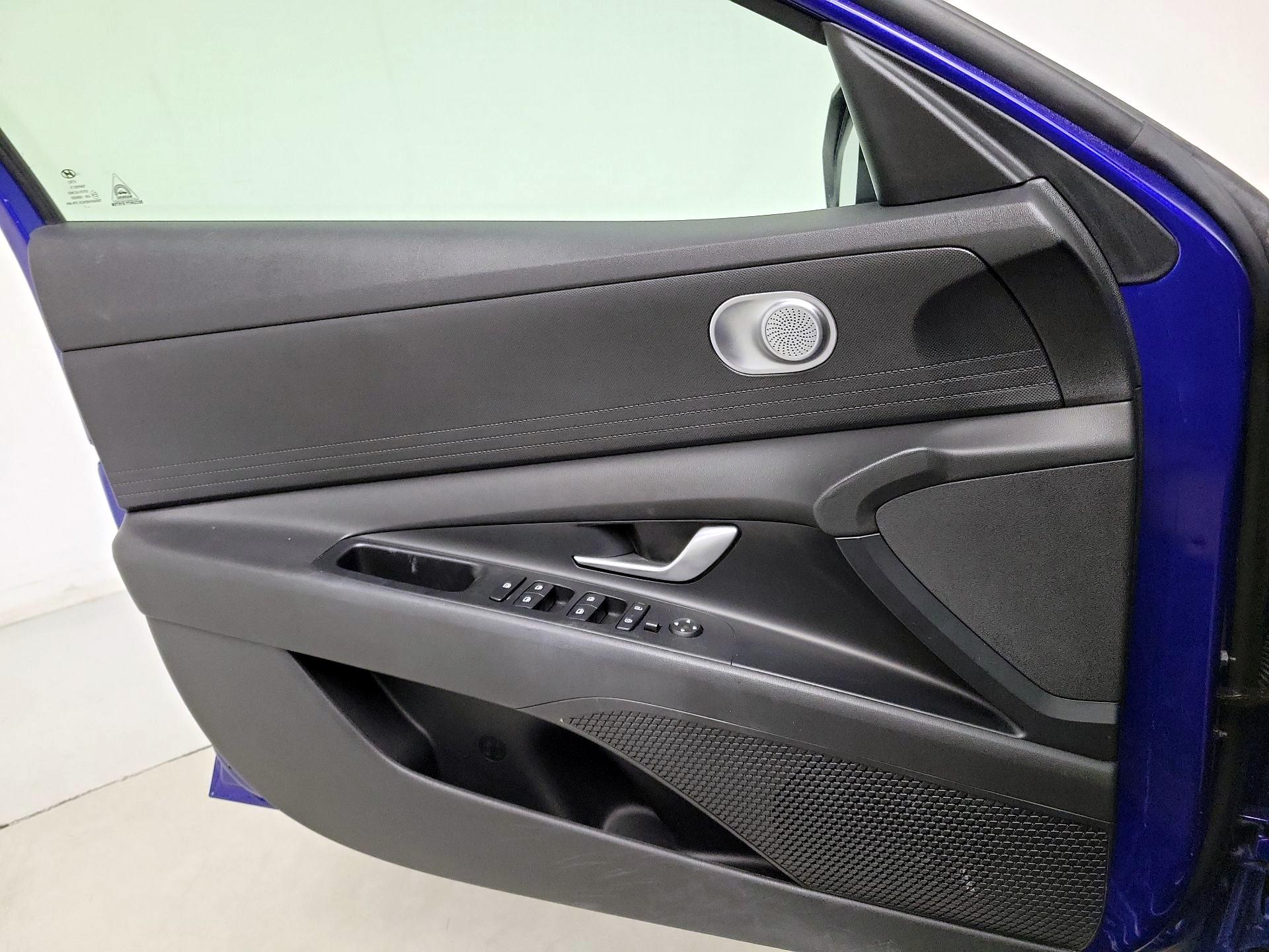 Thumbnail: 2021 Hyundai Elantra - 12