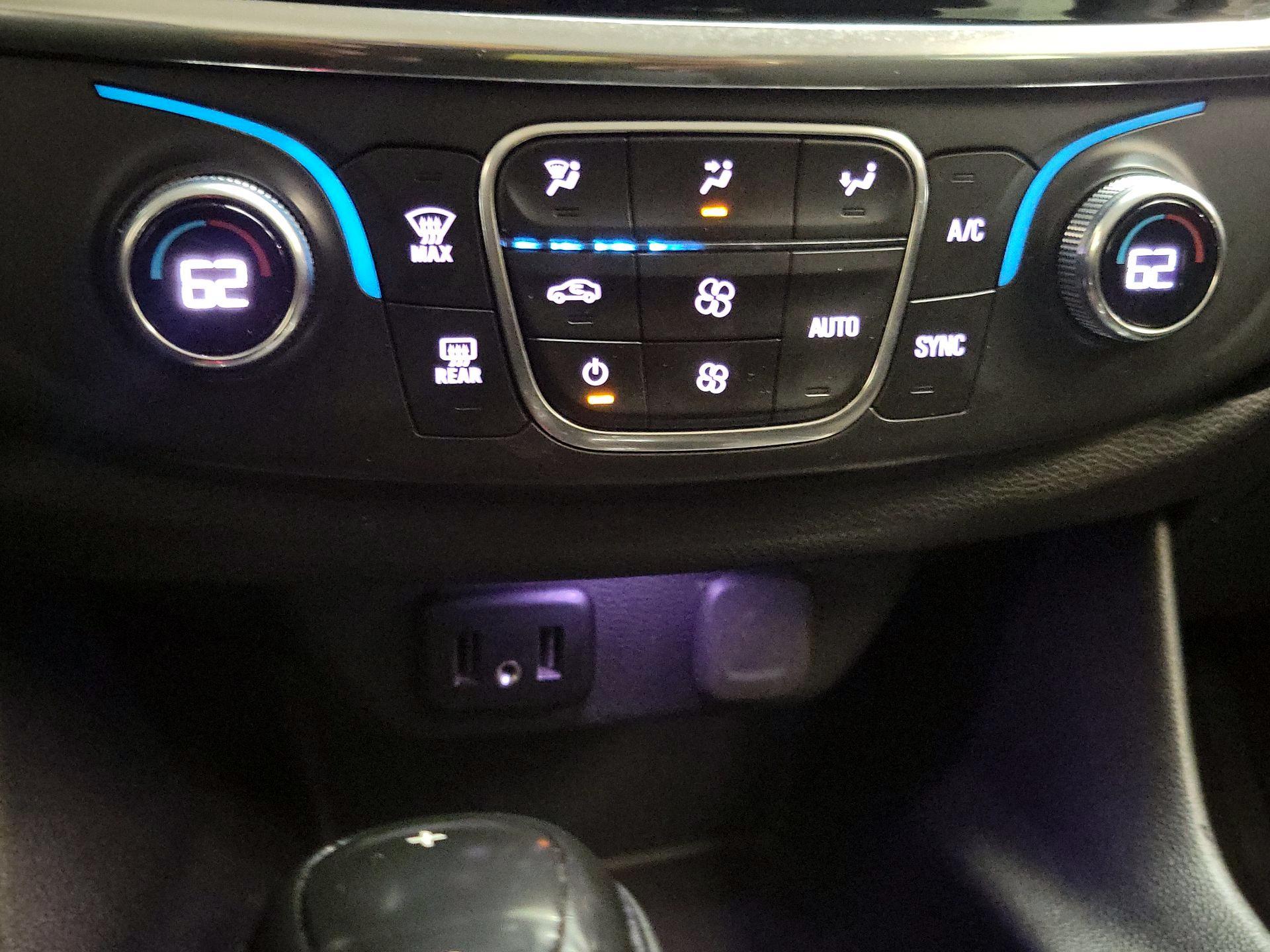 Thumbnail: 2020 Chevrolet Traverse - 16