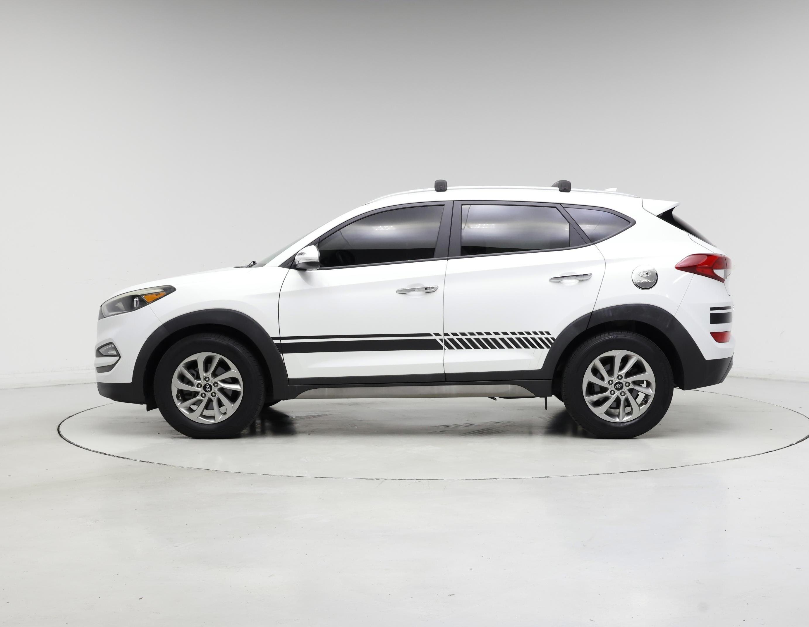 Thumbnail: 2017 Hyundai Tucson - 3