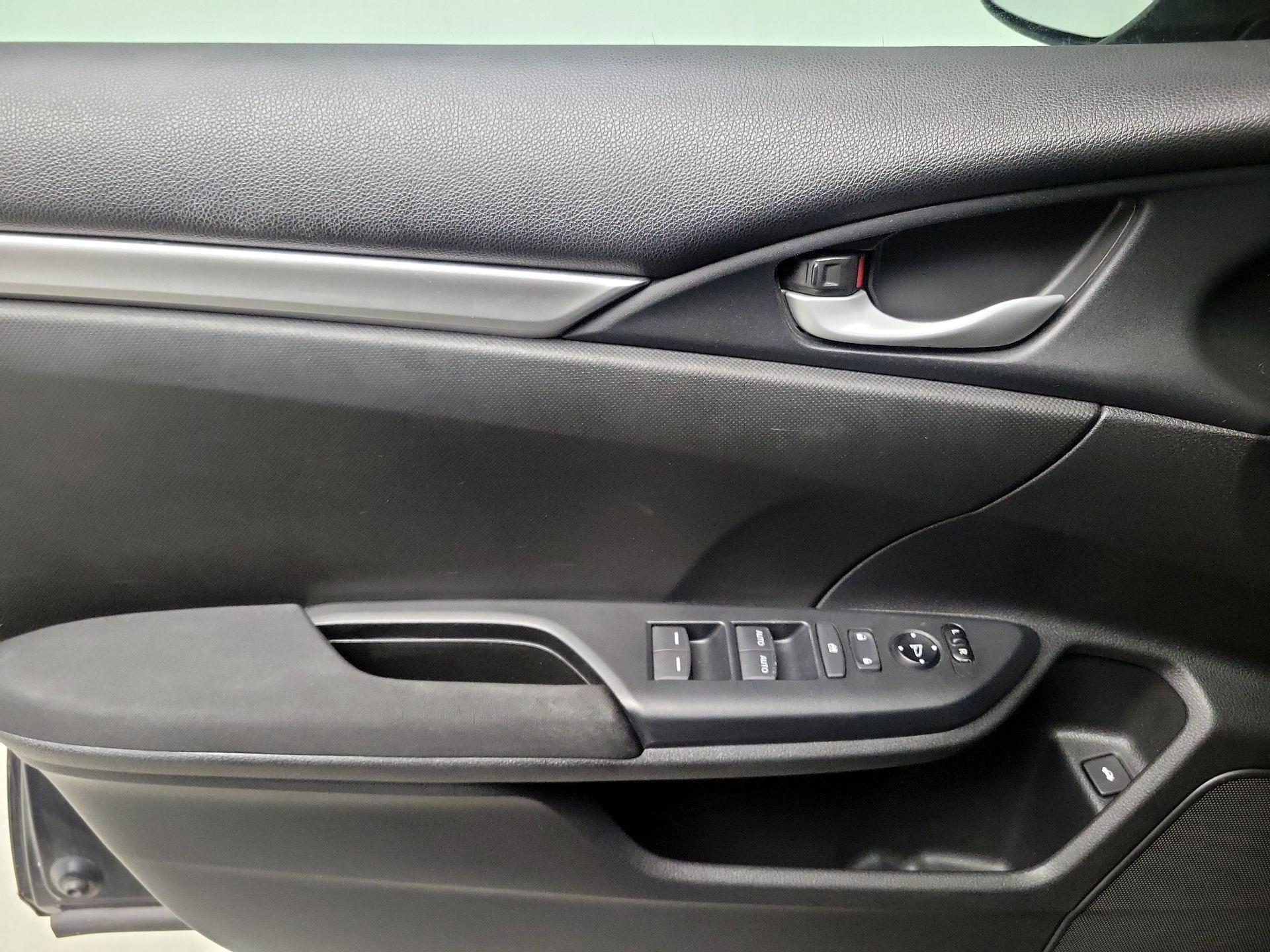 Thumbnail: 2016 Honda Civic - 12