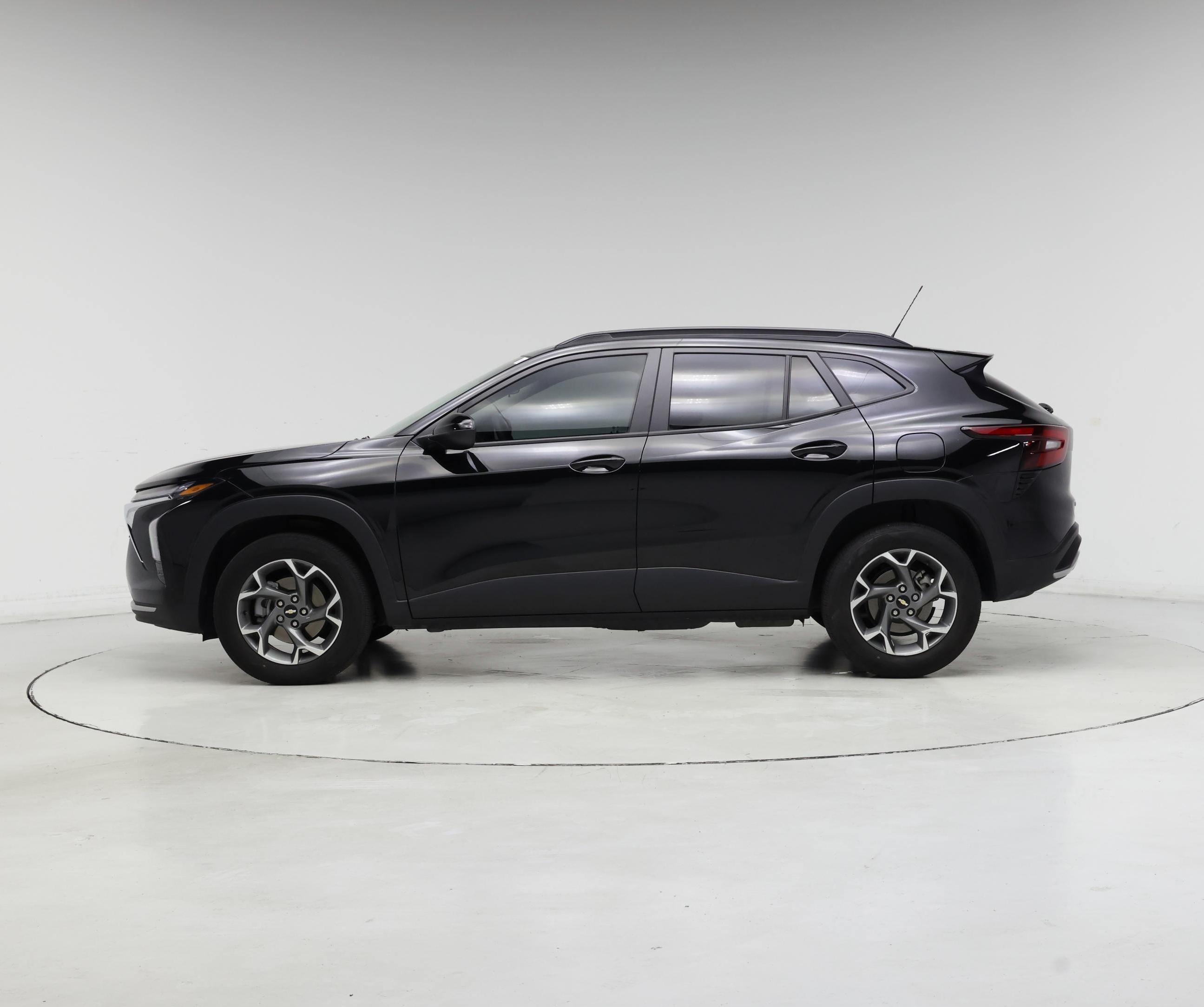 Thumbnail: 2024 Chevrolet Trax - 3