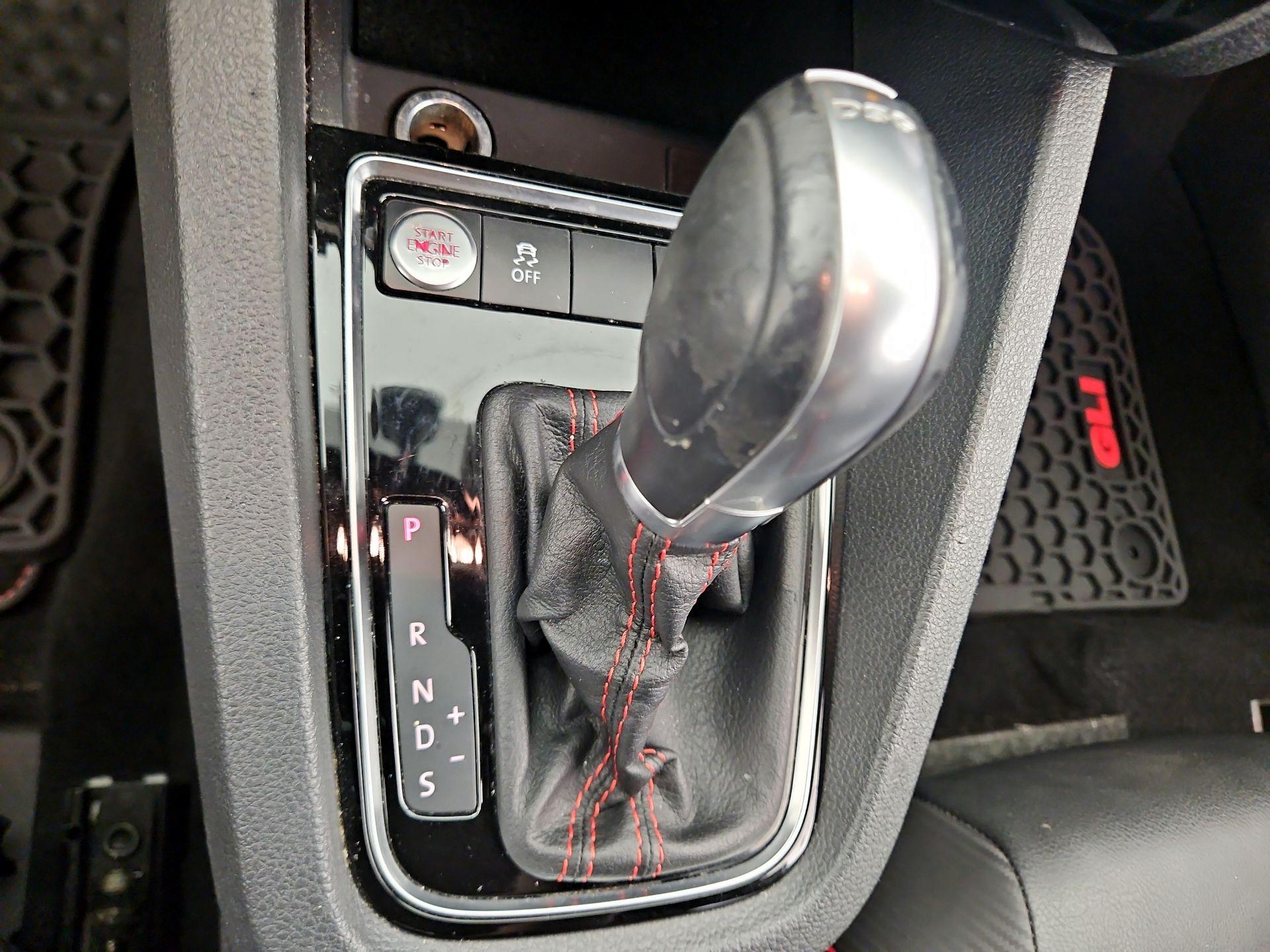 Thumbnail: 2015 Volkswagen Jetta - 17