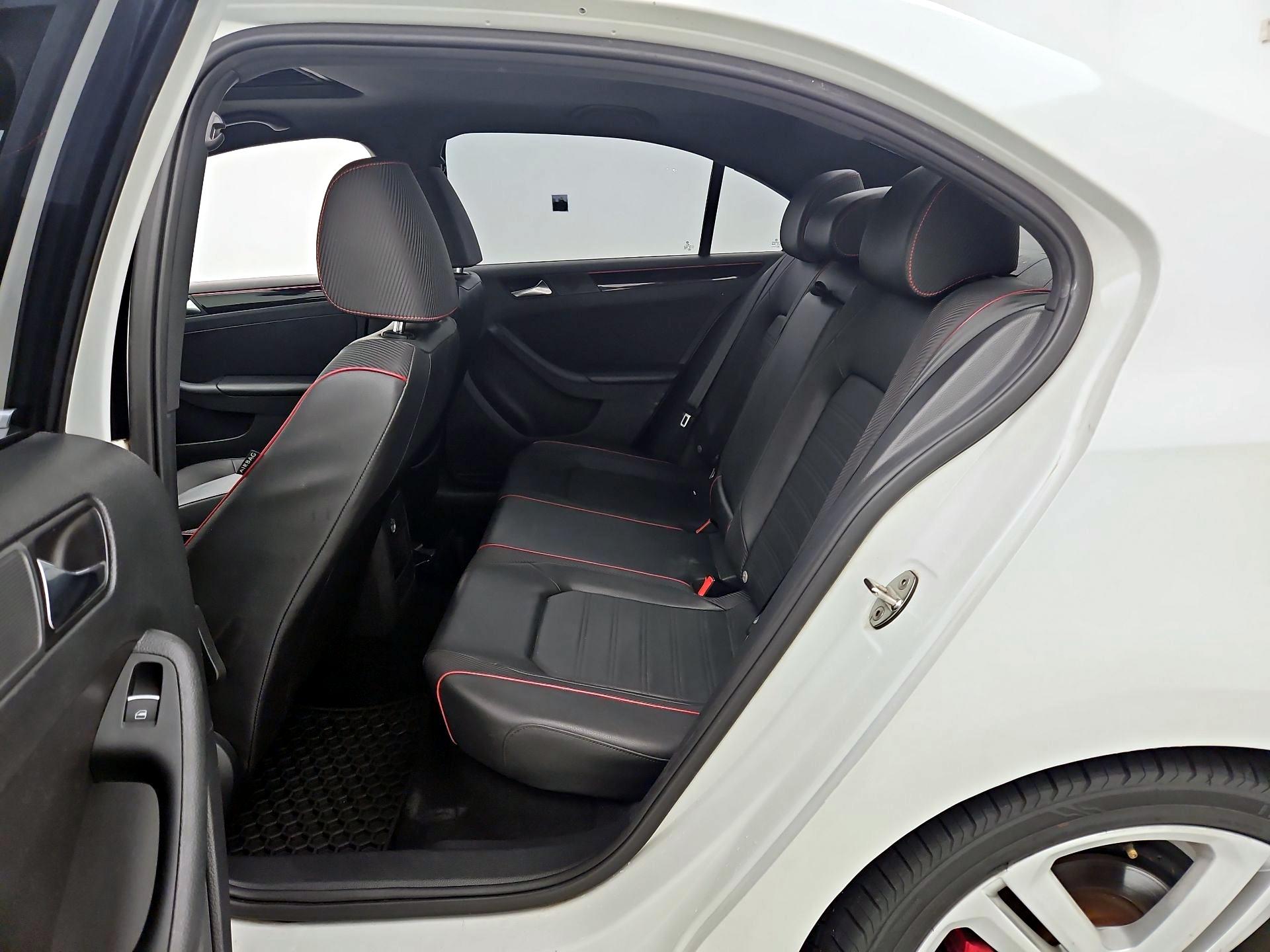 Thumbnail: 2015 Volkswagen Jetta - 19