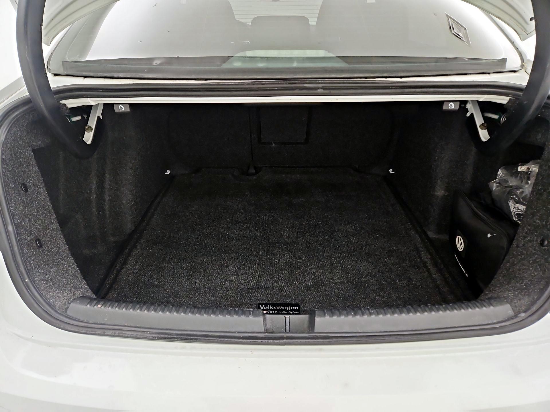 Thumbnail: 2015 Volkswagen Jetta - 20