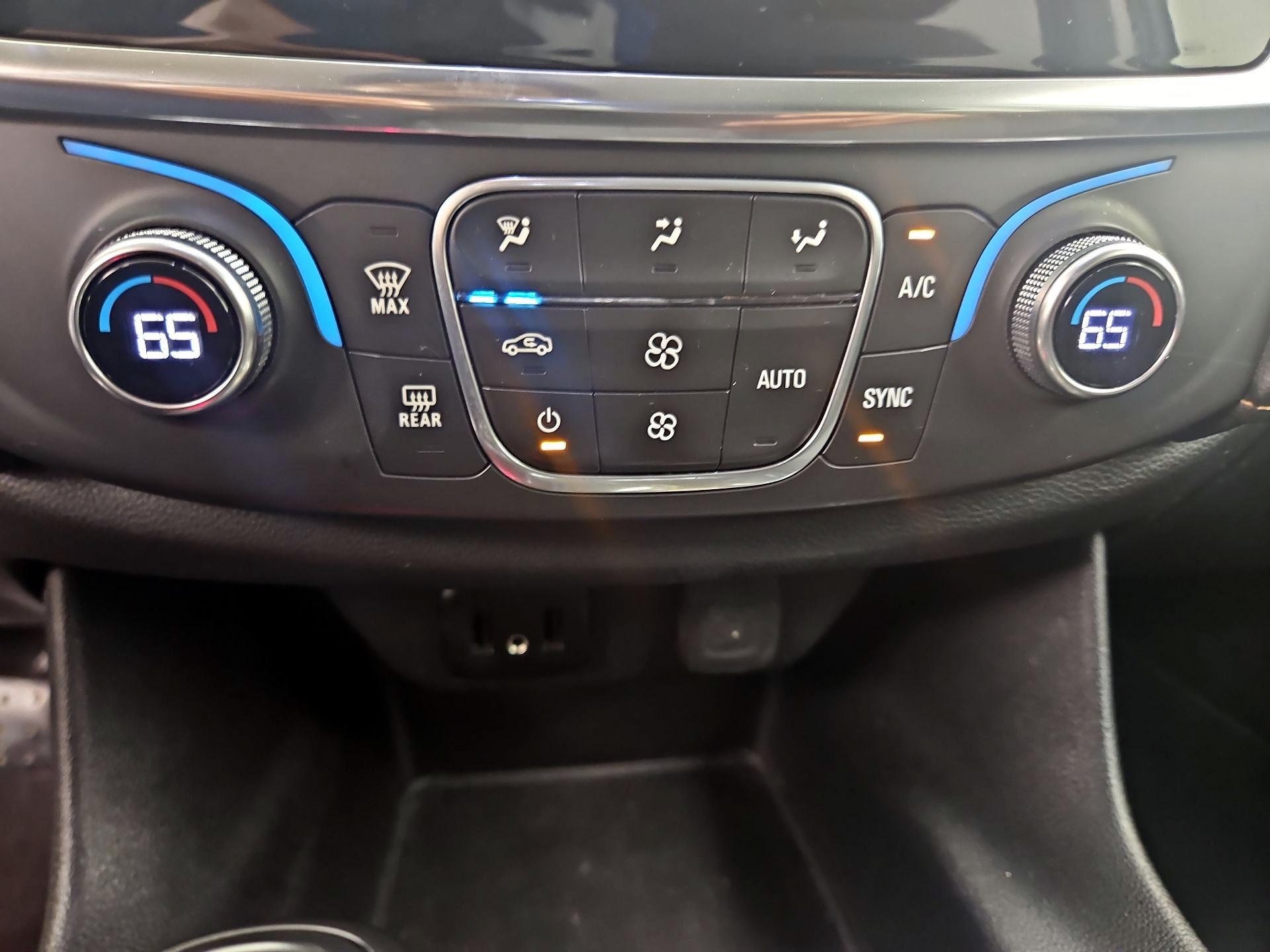 Thumbnail: 2019 Chevrolet Traverse - 17