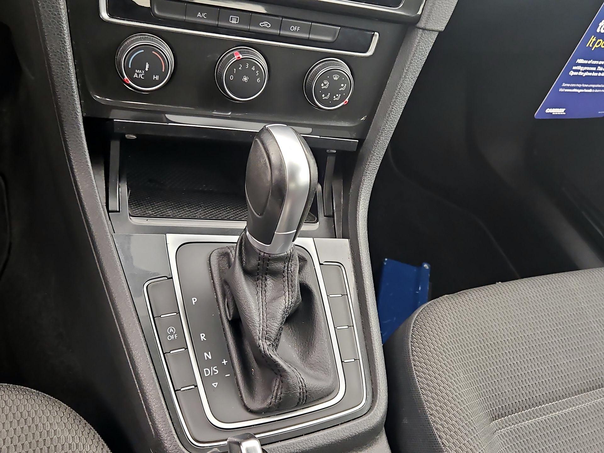Thumbnail: 2019 Volkswagen Golf - 17