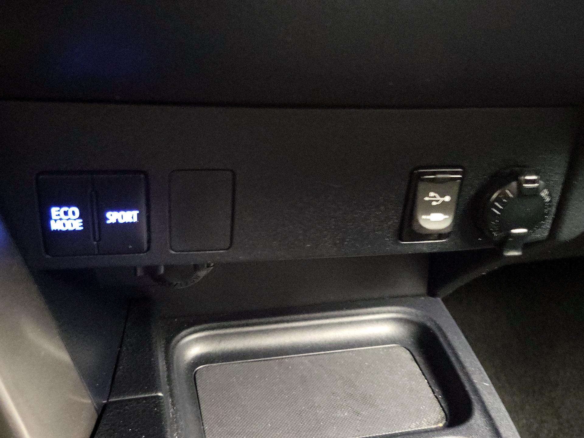 Thumbnail: 2018 Toyota RAV4 - 18