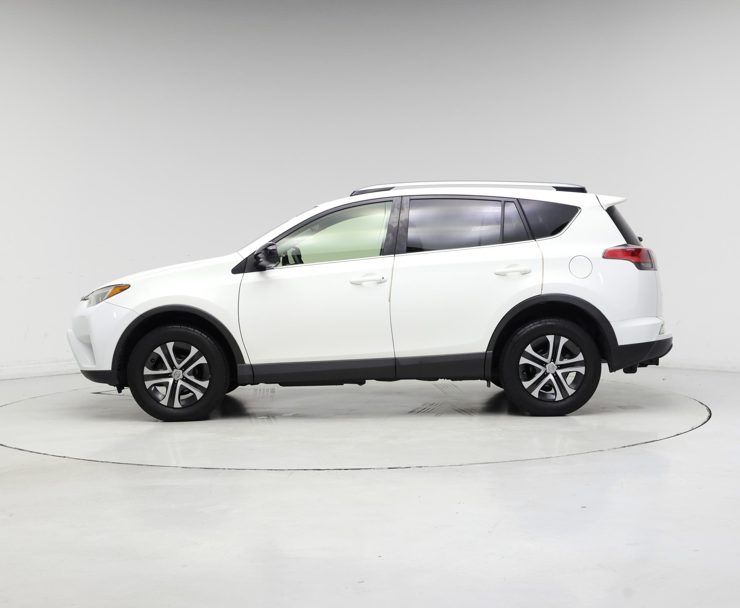 Thumbnail: 2018 Toyota RAV4 - 3