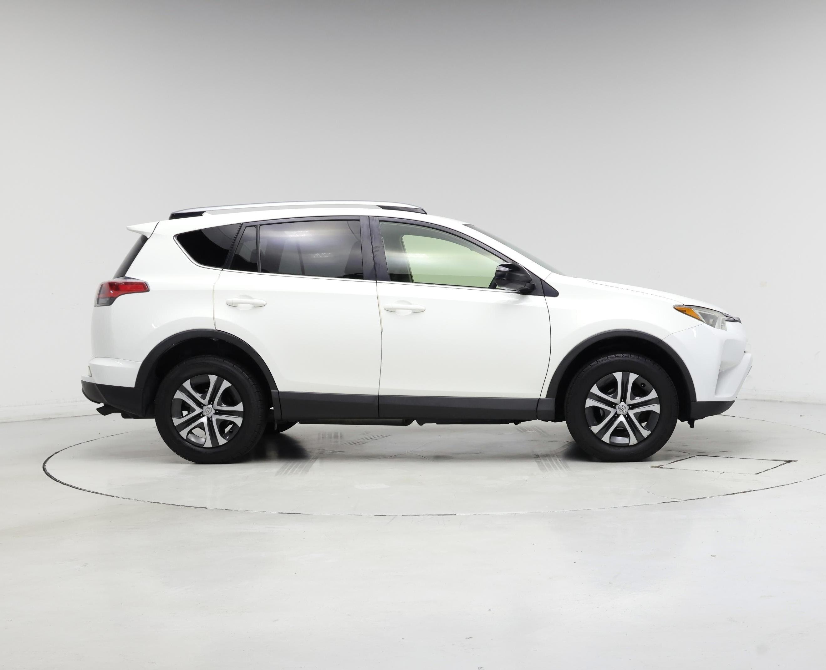 Thumbnail: 2018 Toyota RAV4 - 7
