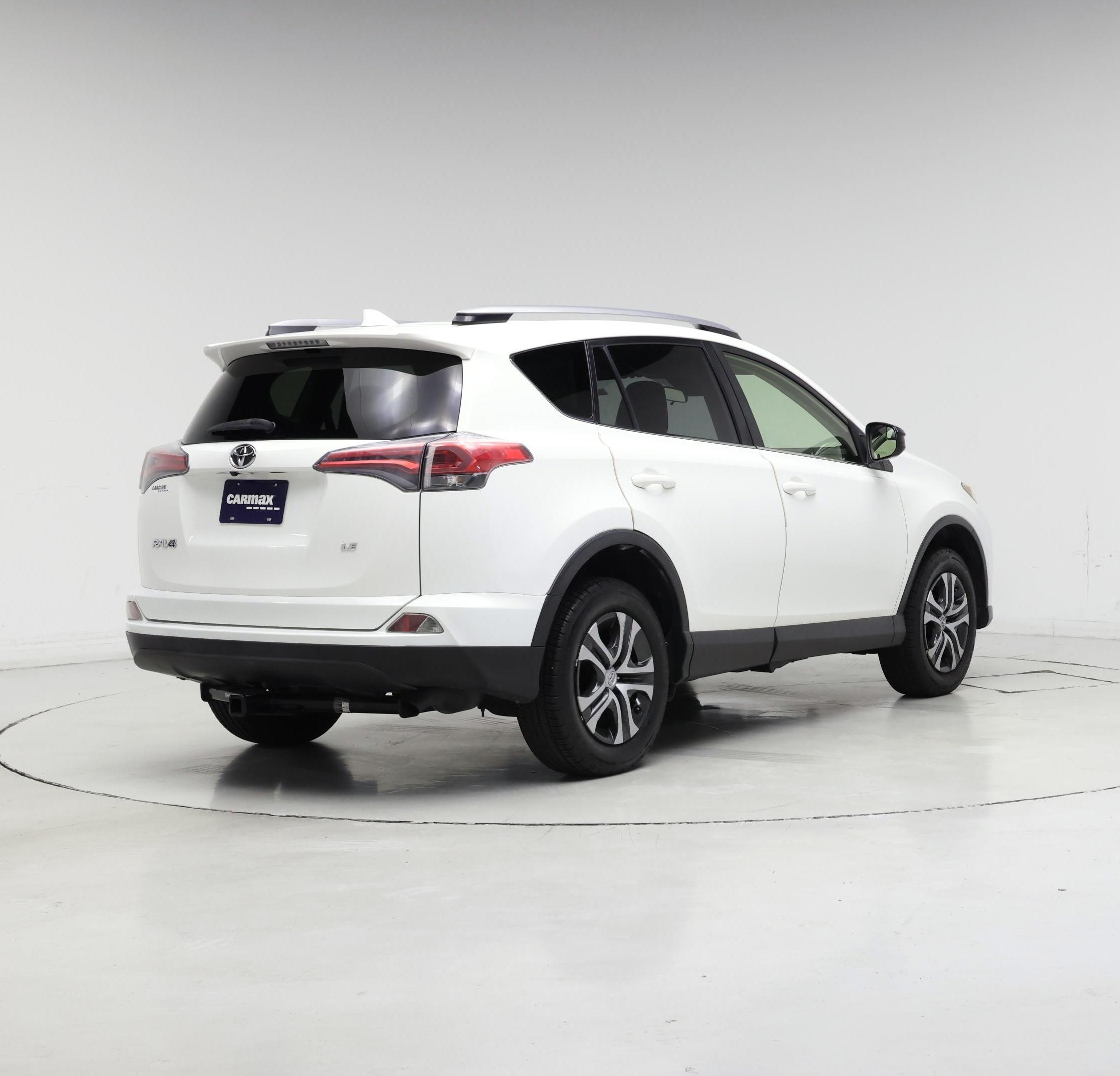 Thumbnail: 2018 Toyota RAV4 - 8