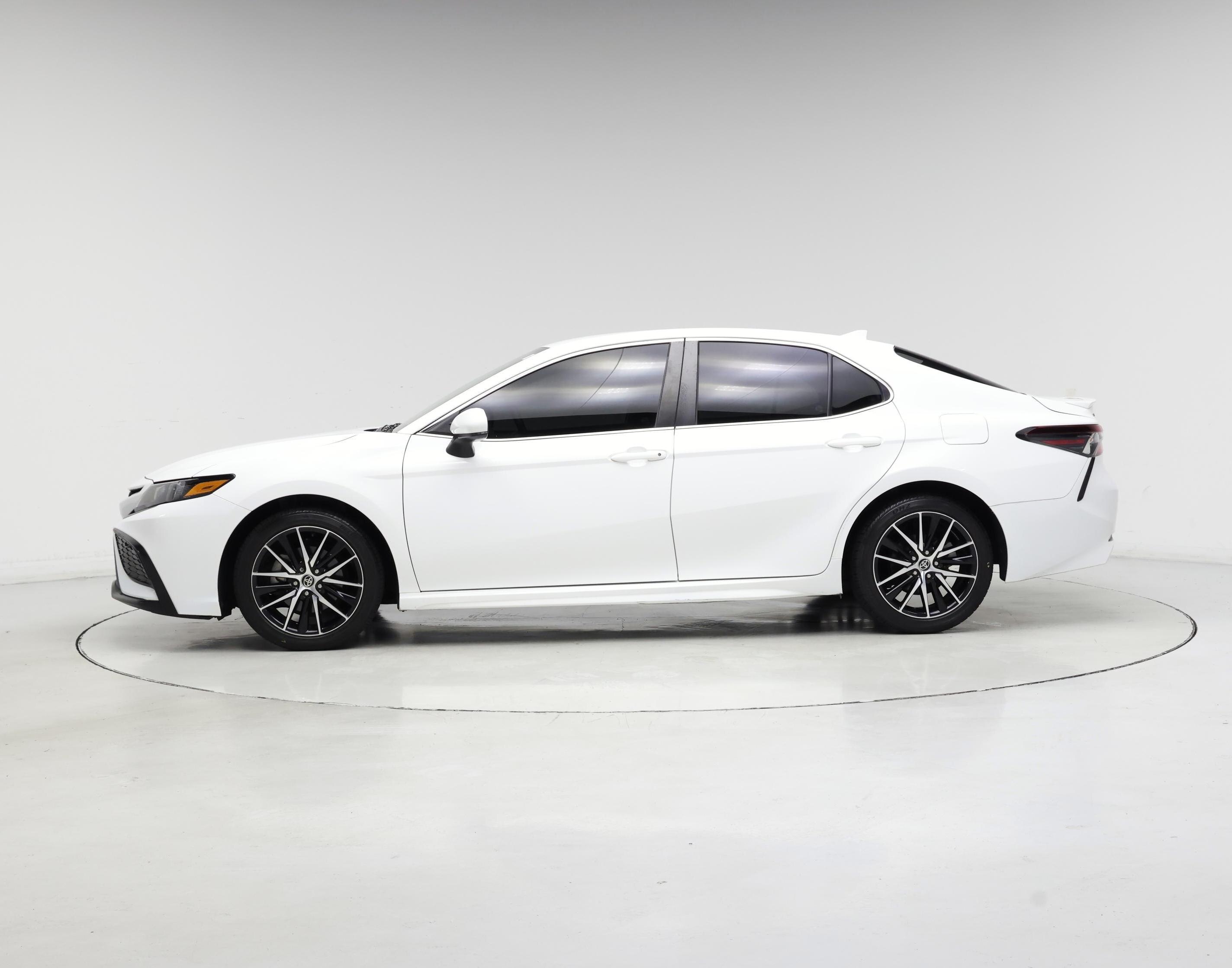 Thumbnail: 2021 Toyota Camry - 3