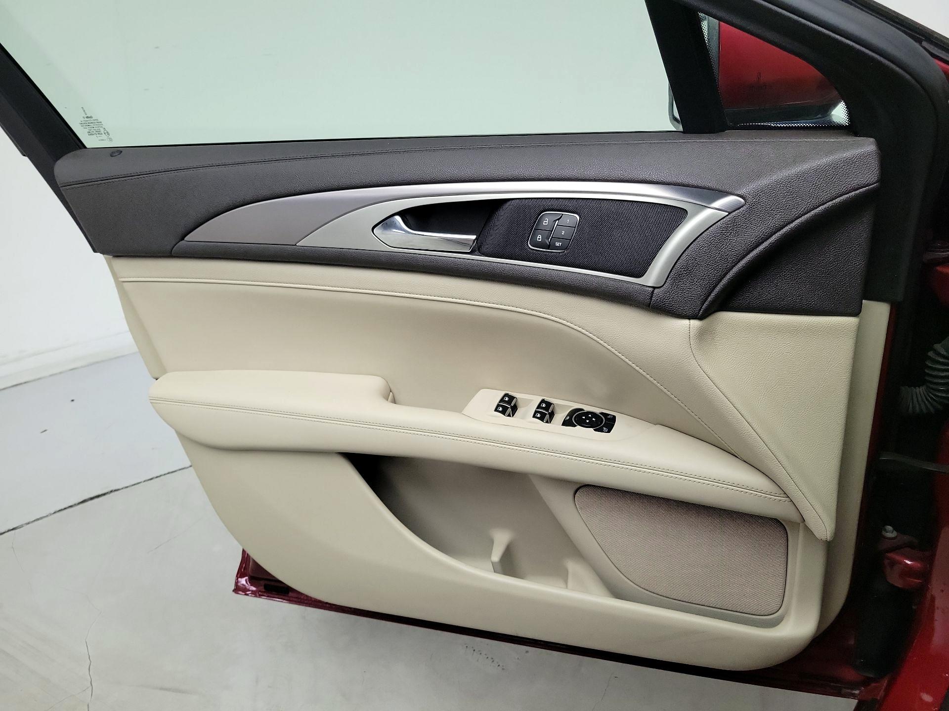 Thumbnail: 2019 Lincoln MKZ - 12