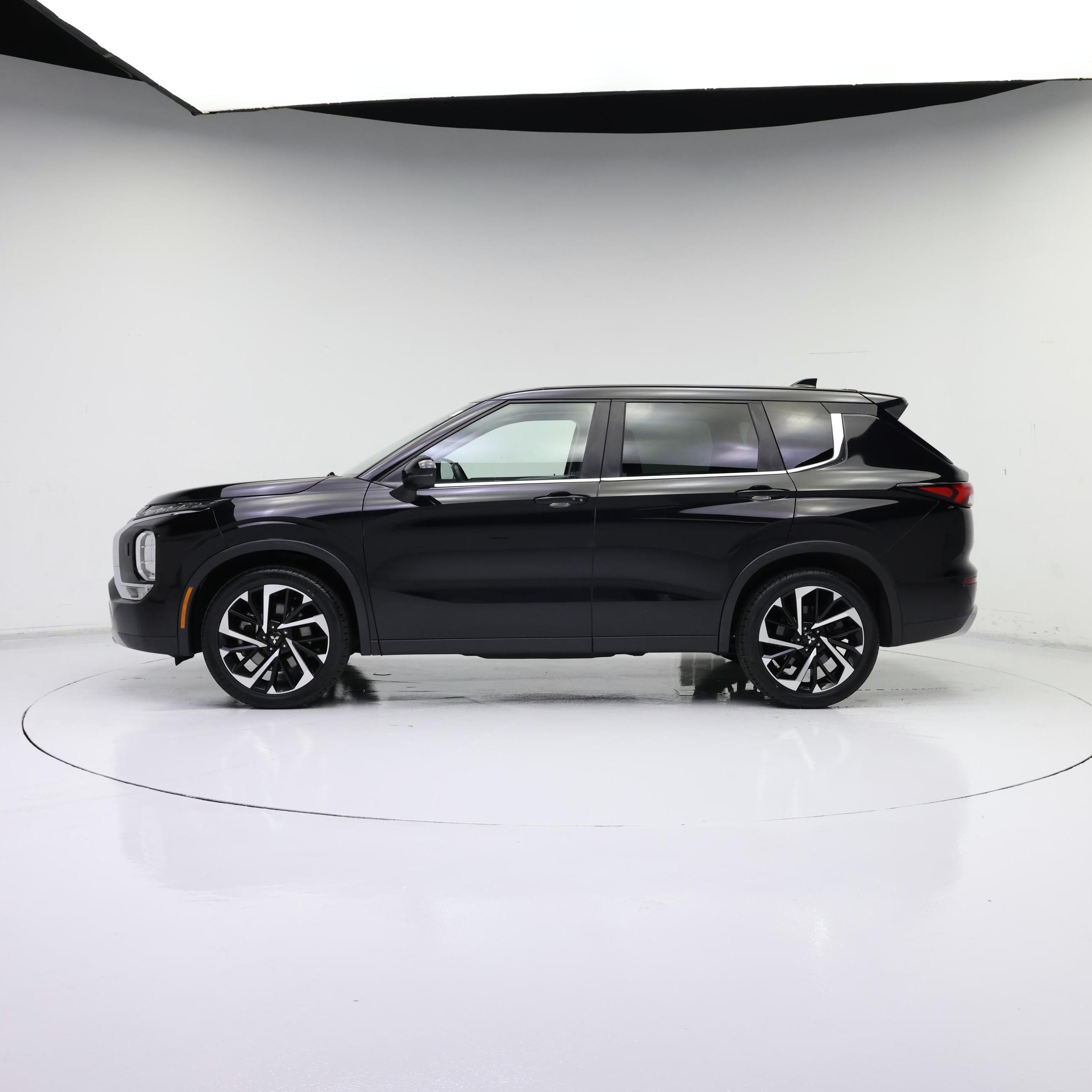Thumbnail: 2022 Mitsubishi Outlander - 3