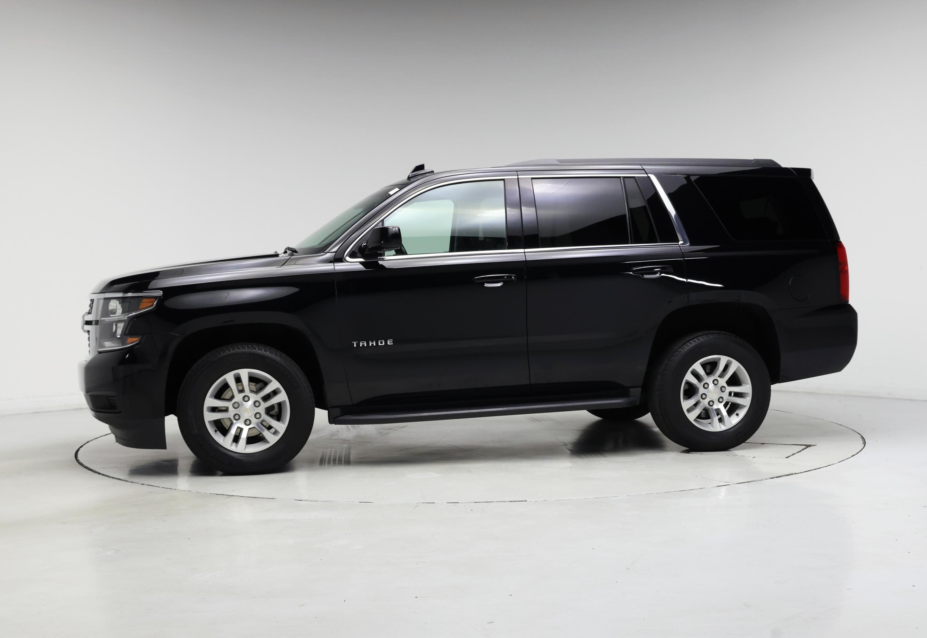 Thumbnail: 2019 Chevrolet Tahoe - 3