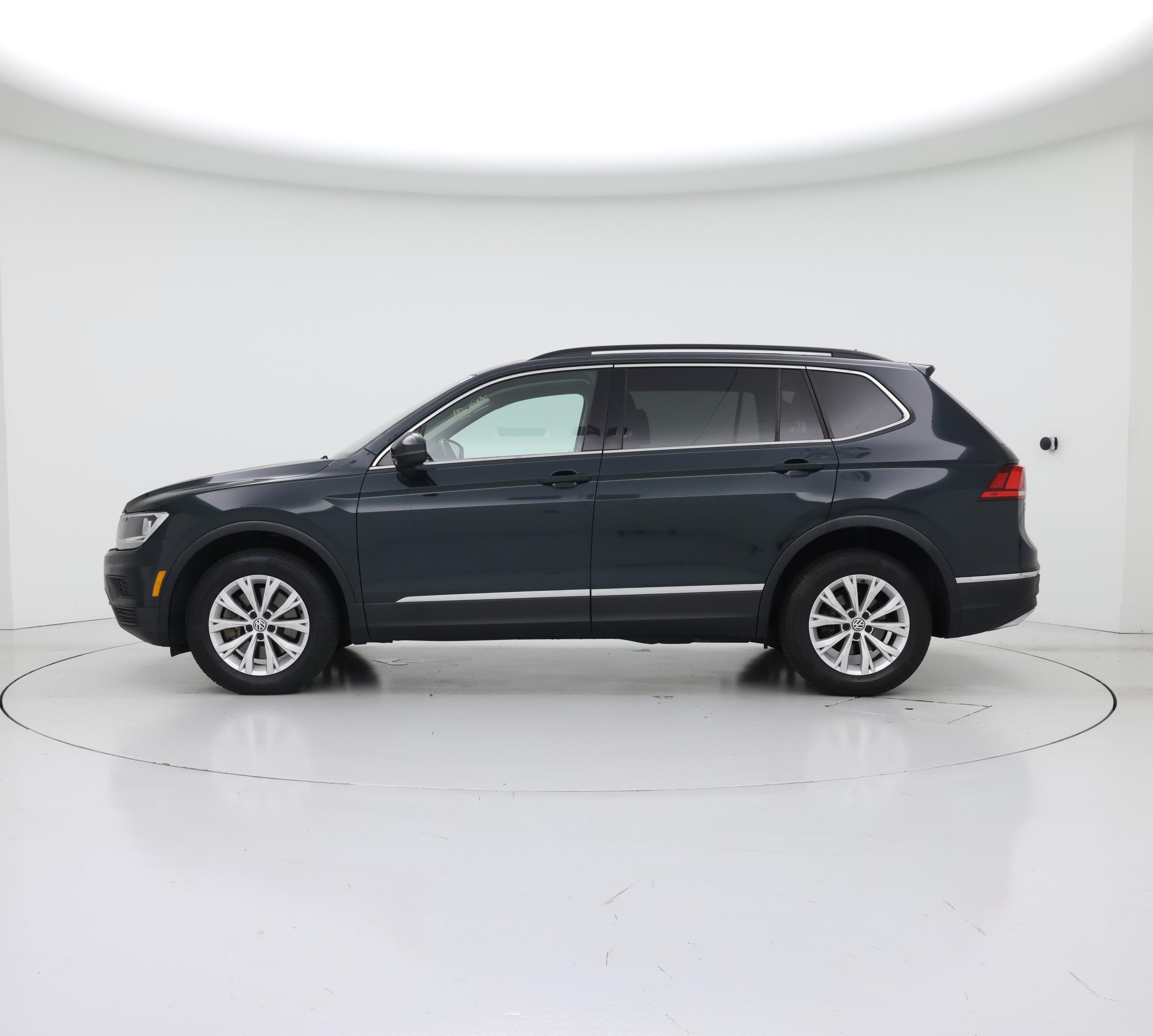 Thumbnail: 2018 Volkswagen Tiguan - 3