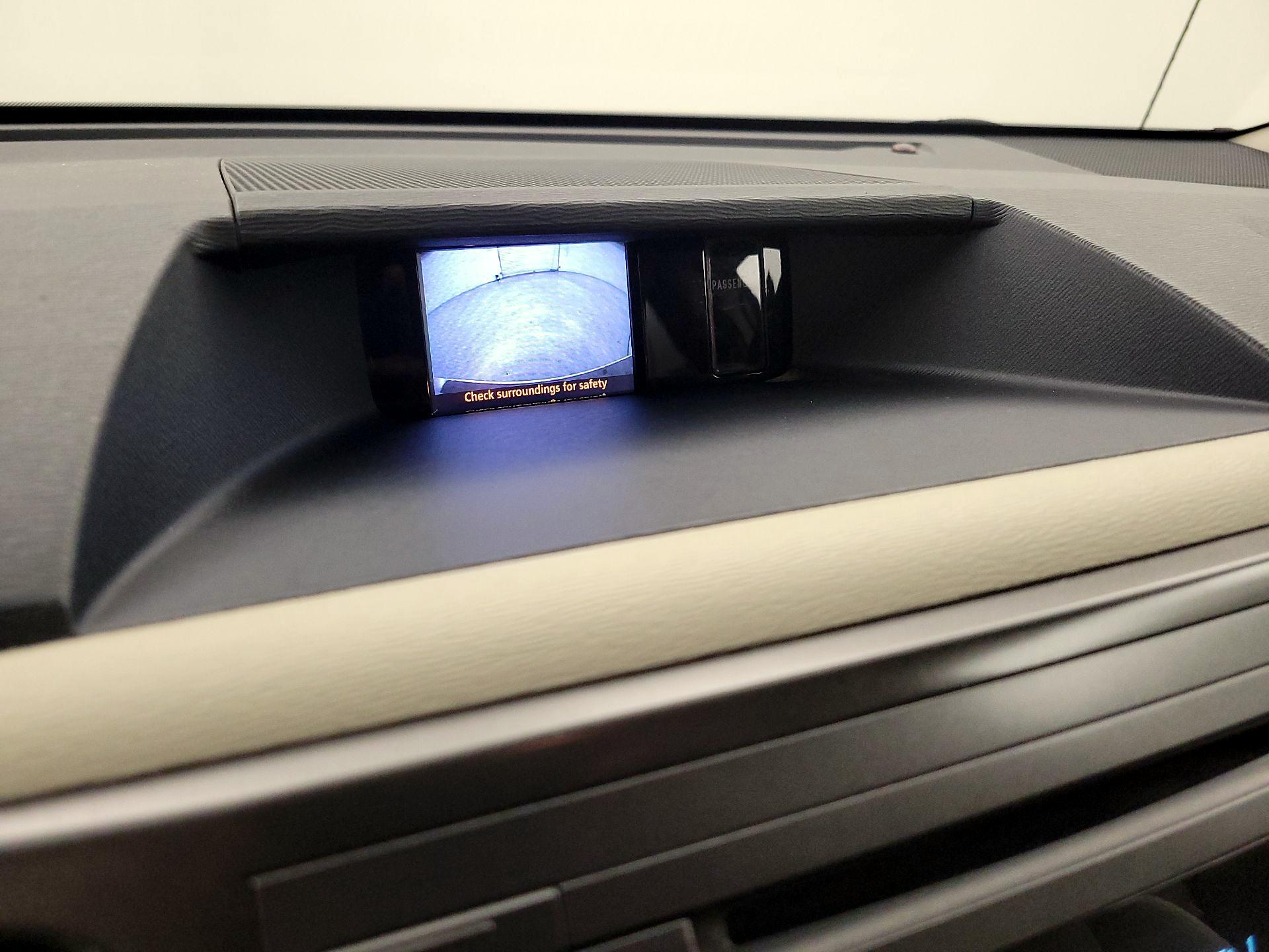 Thumbnail: 2014 Toyota Sienna - 12