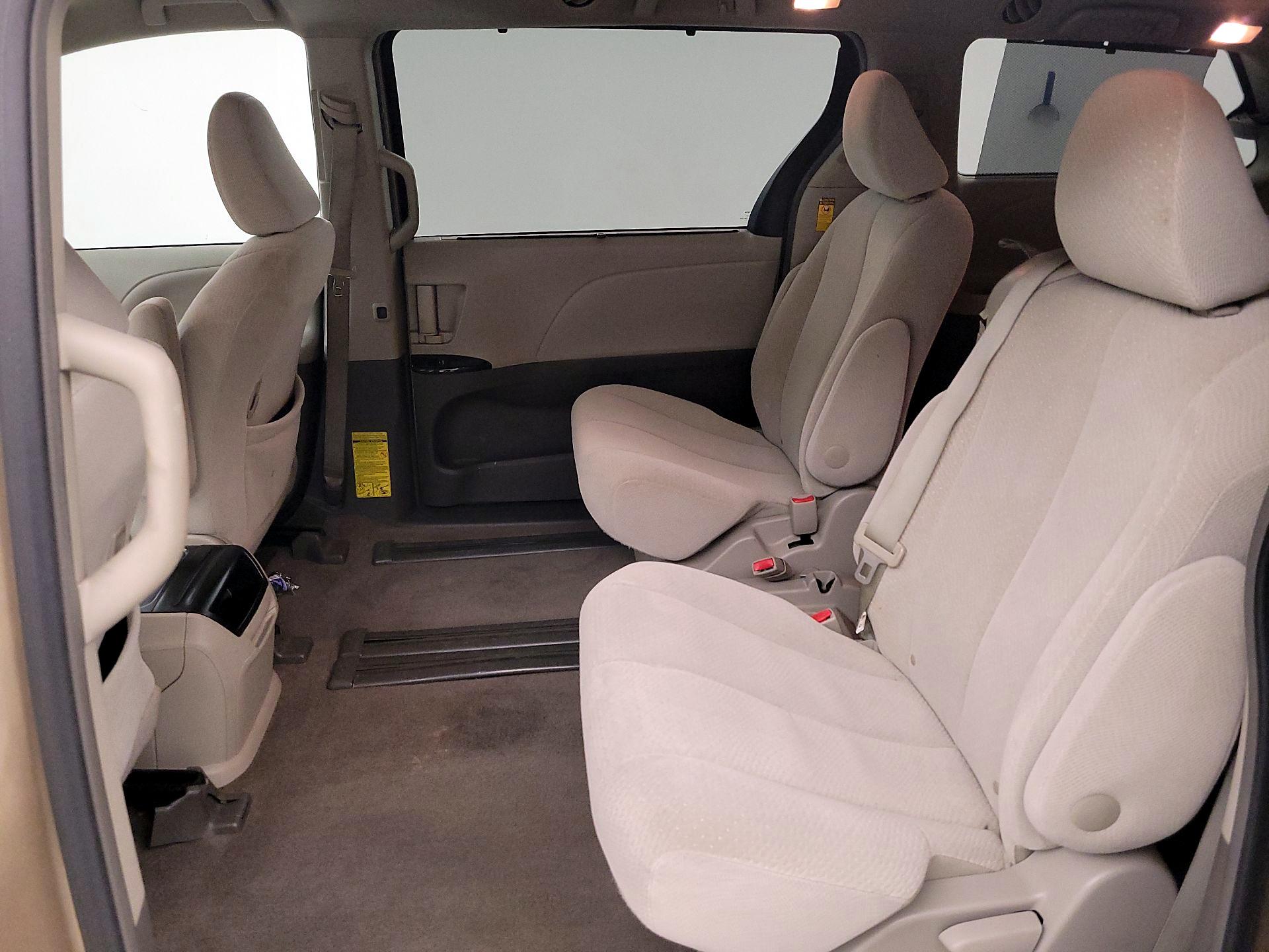 Thumbnail: 2014 Toyota Sienna - 17