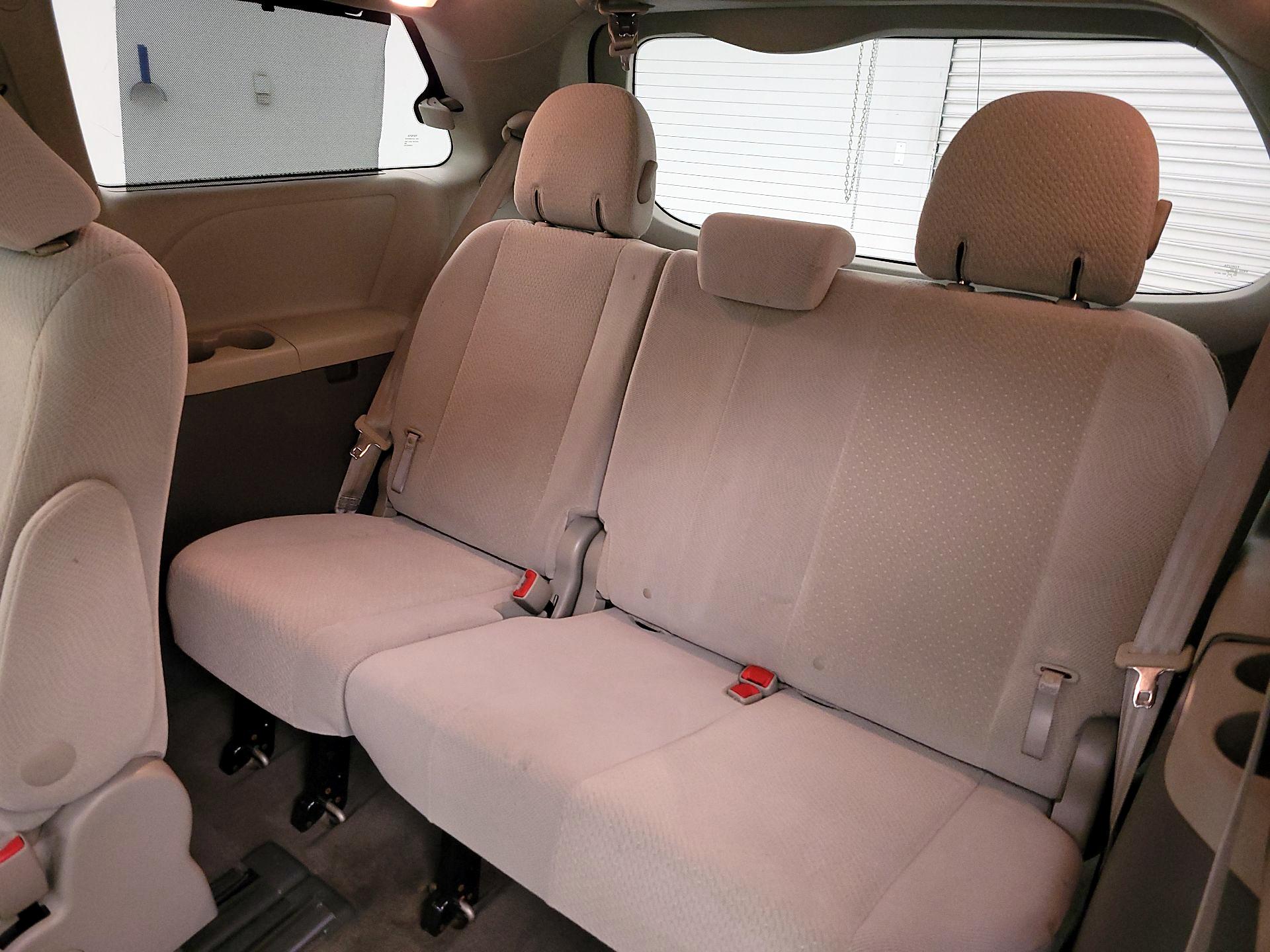 Thumbnail: 2014 Toyota Sienna - 18