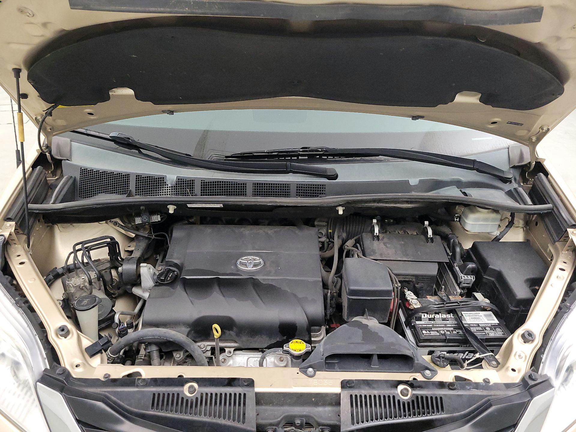 Thumbnail: 2014 Toyota Sienna - 20