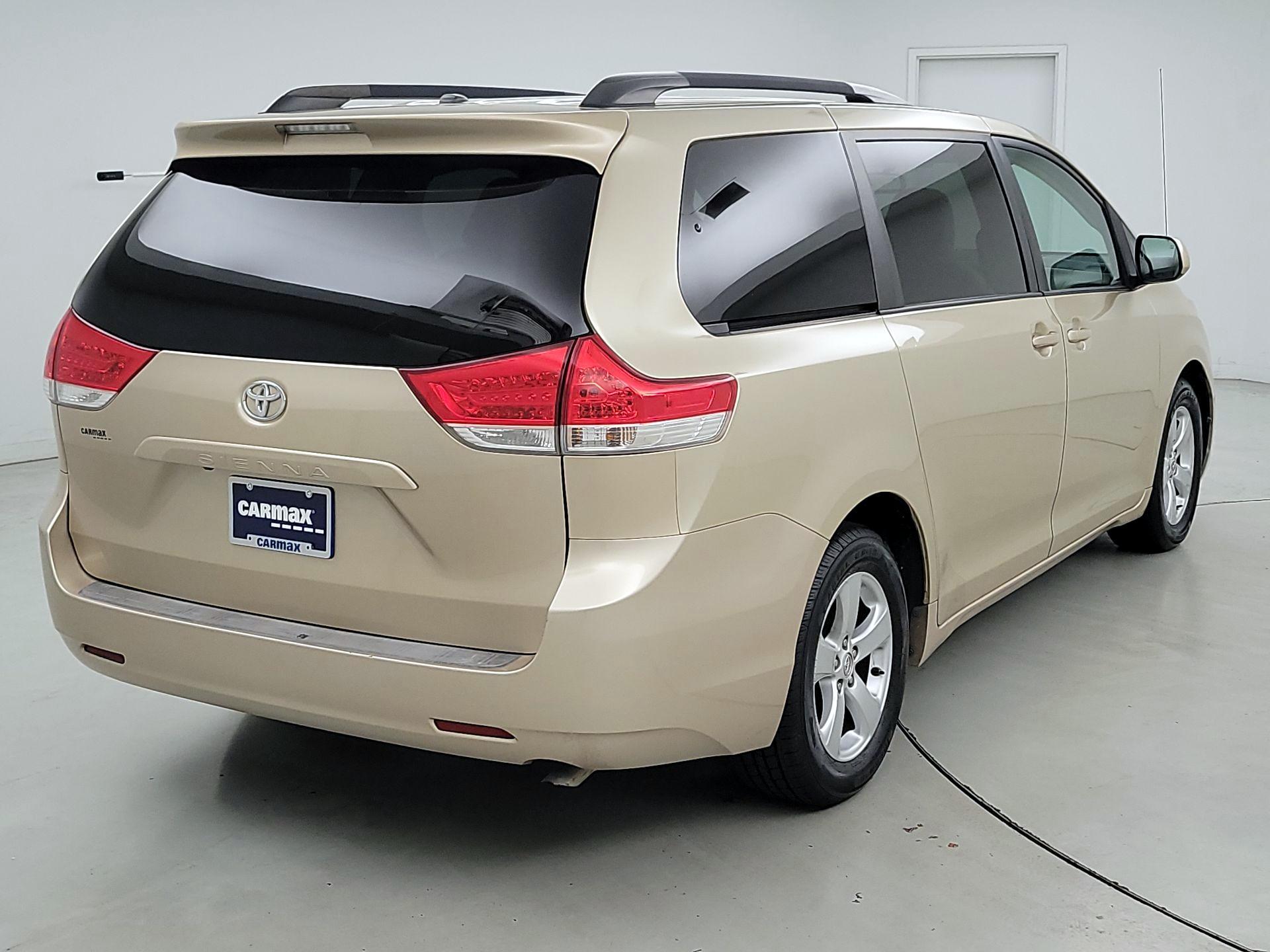 Thumbnail: 2014 Toyota Sienna - 5
